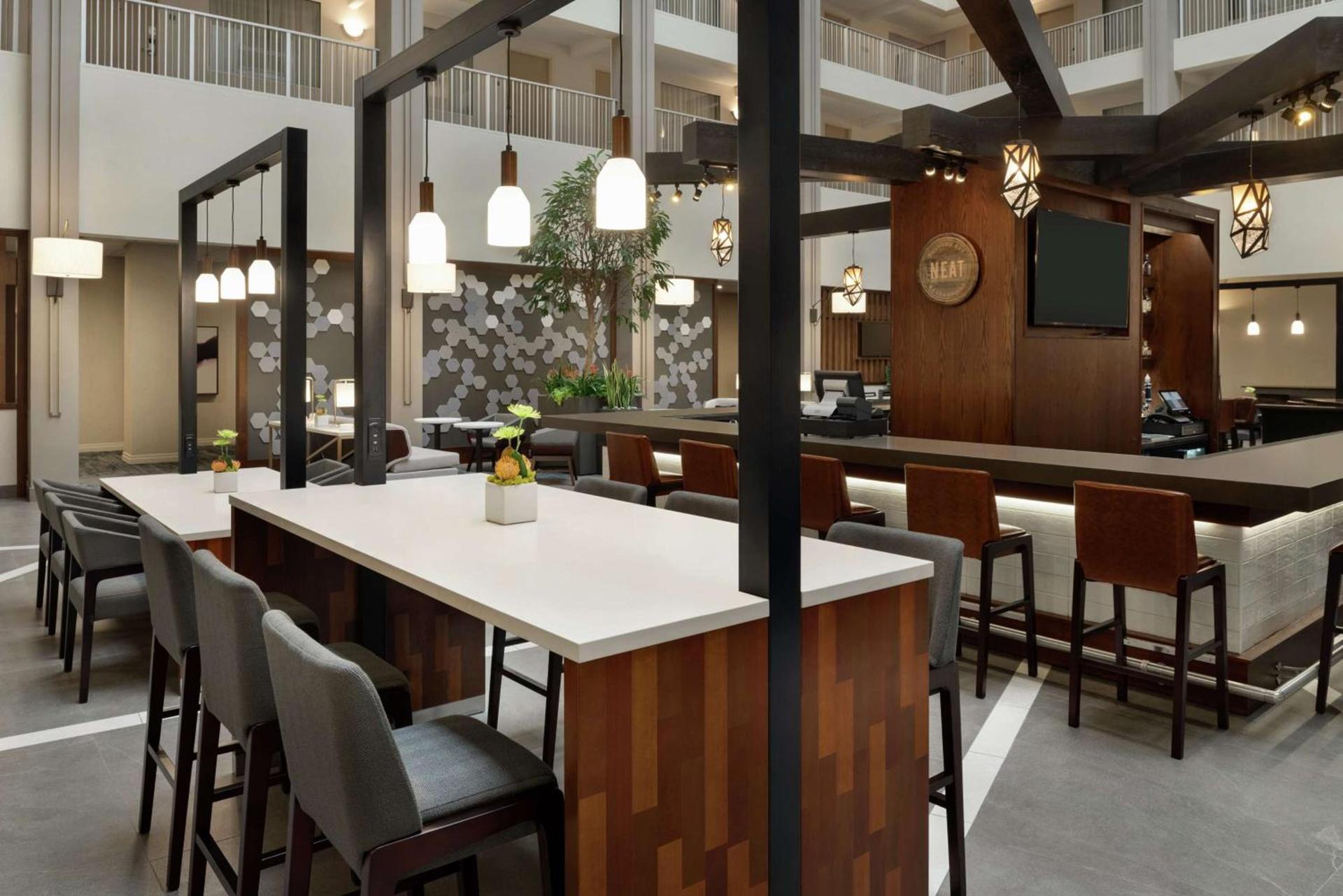 Embassy Suites Cincinnati - RiverCenter photo 5