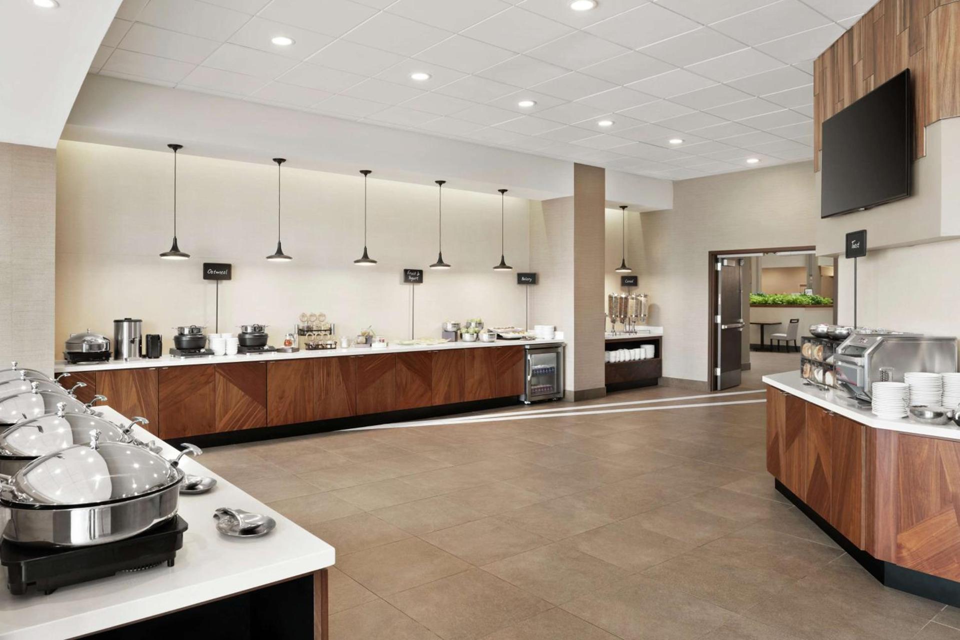 Embassy Suites Cincinnati - RiverCenter photo 17