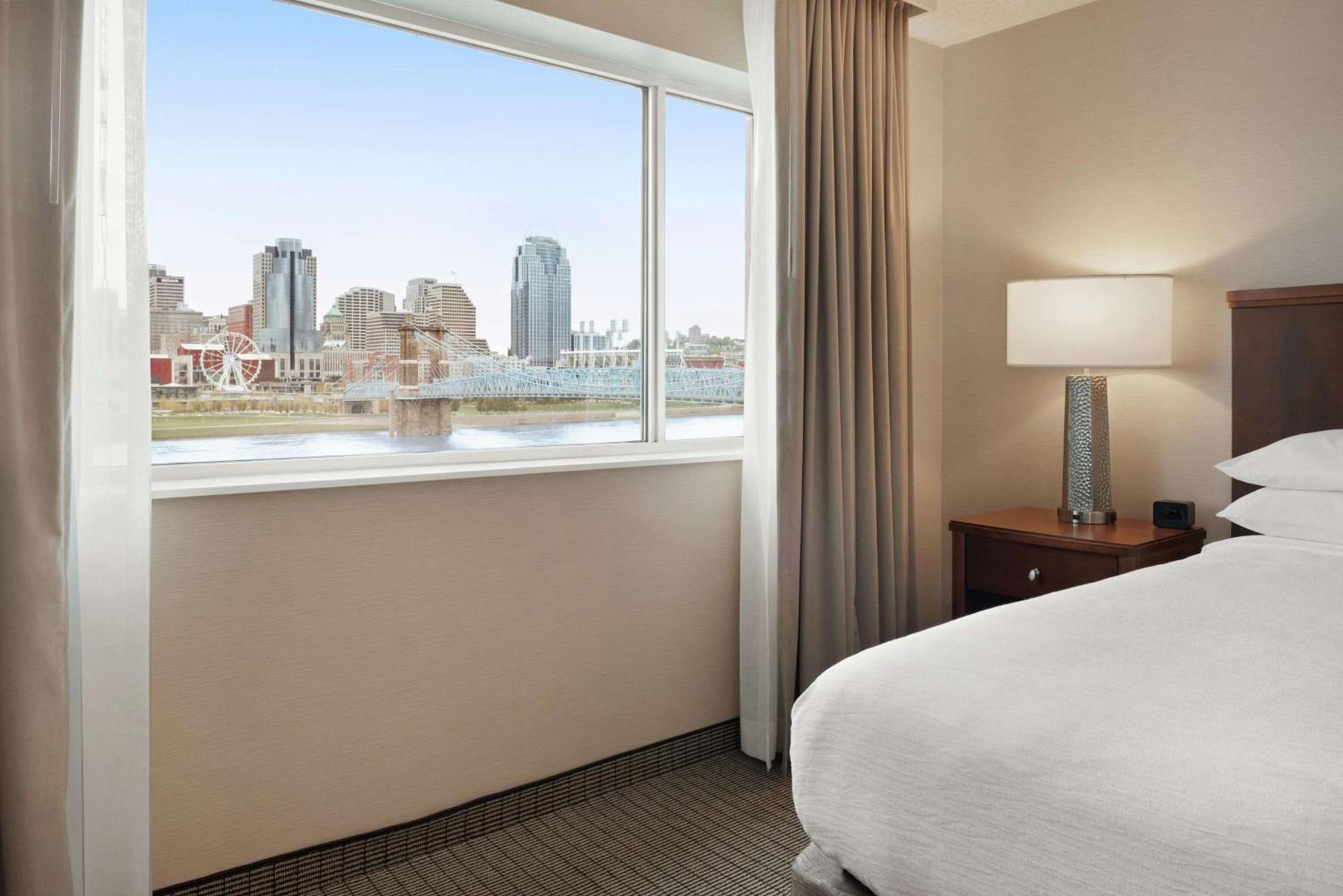 Embassy Suites Cincinnati - RiverCenter photo 6