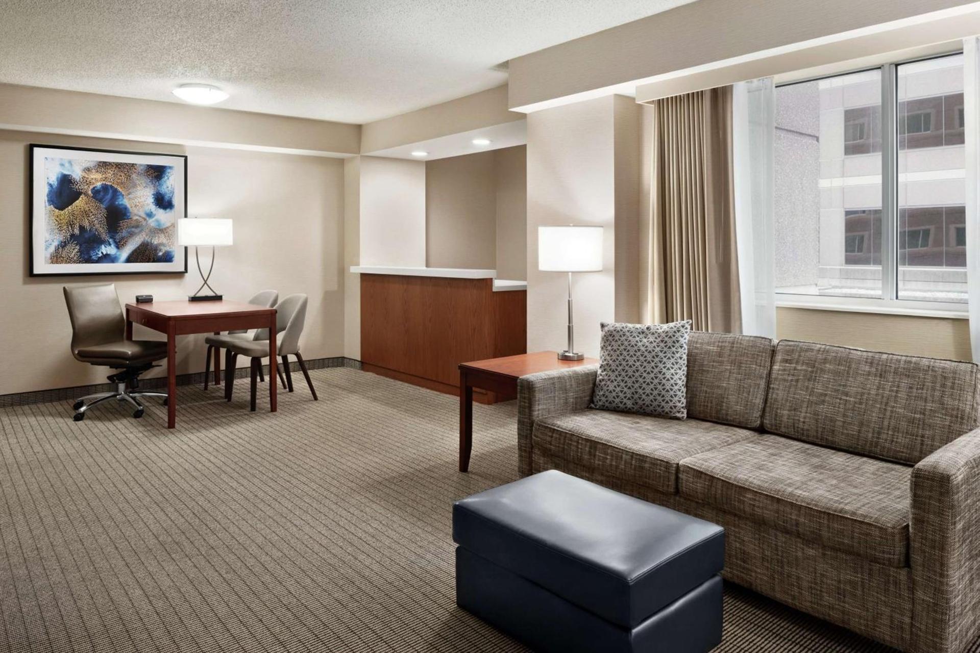 Embassy Suites Cincinnati - RiverCenter photo 25