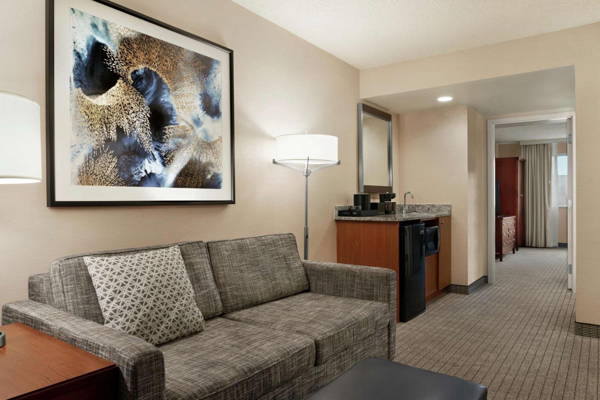 Embassy Suites Cincinnati - RiverCenter photo 26