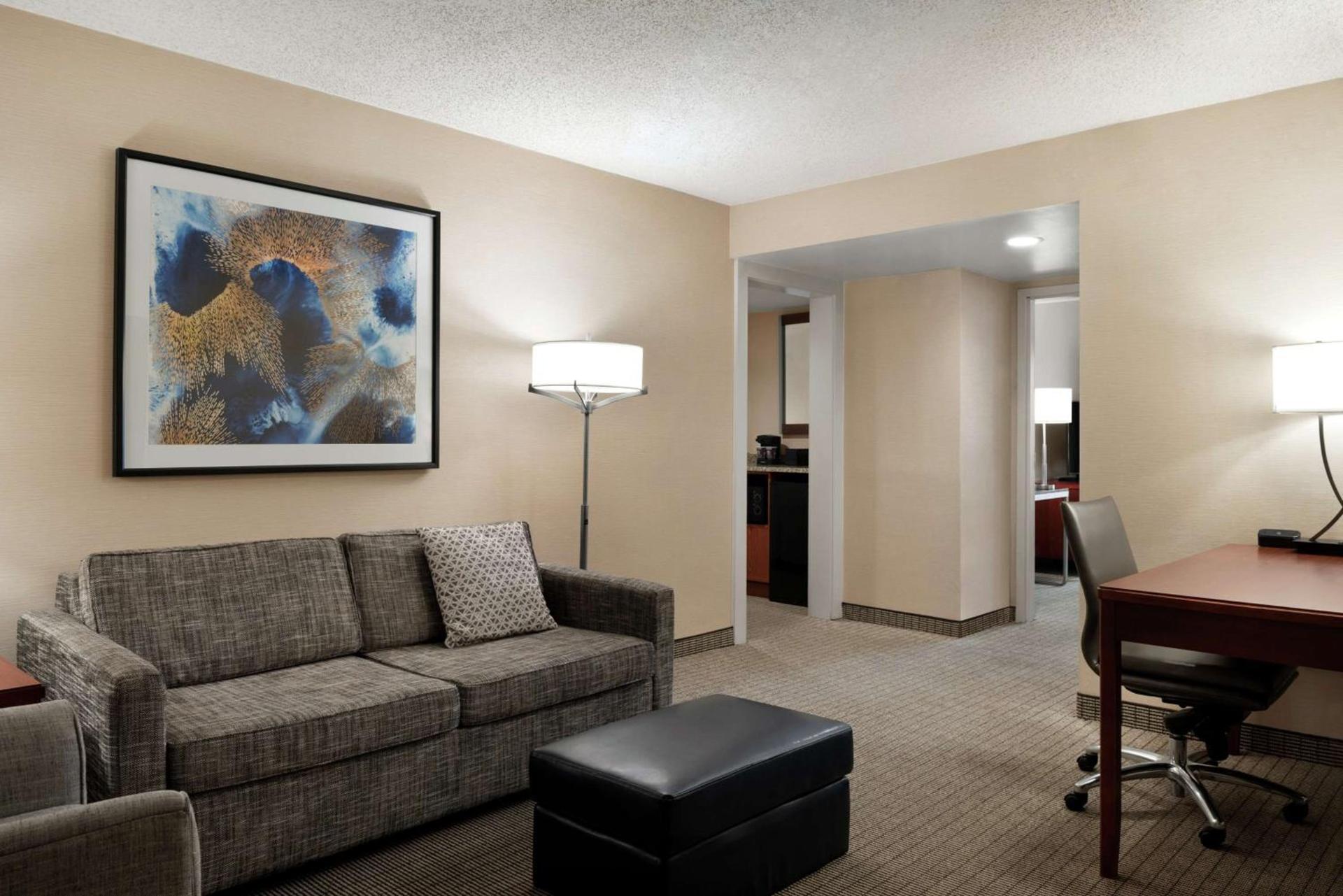 Embassy Suites Cincinnati - RiverCenter photo 29