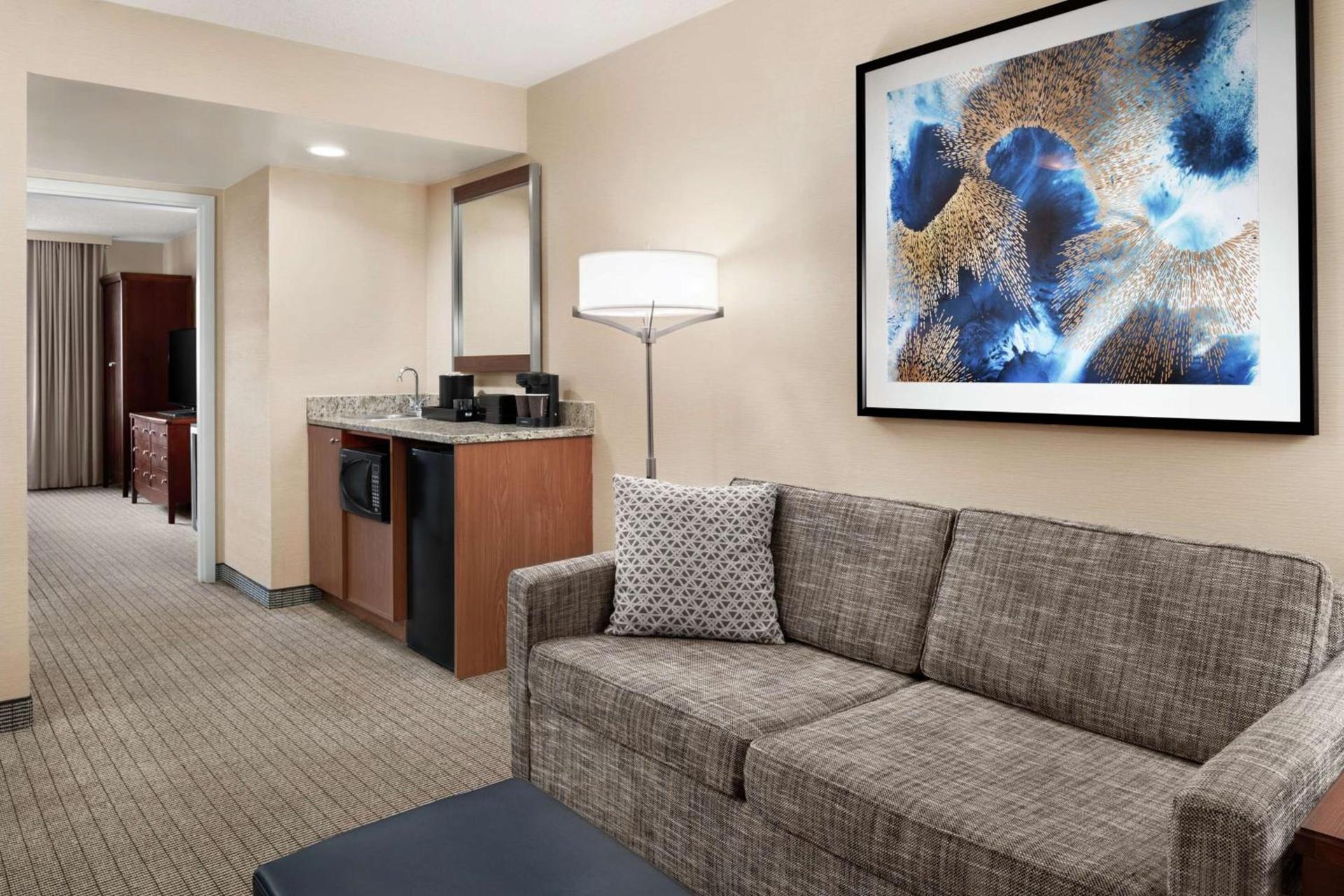 Embassy Suites Cincinnati - RiverCenter photo 30