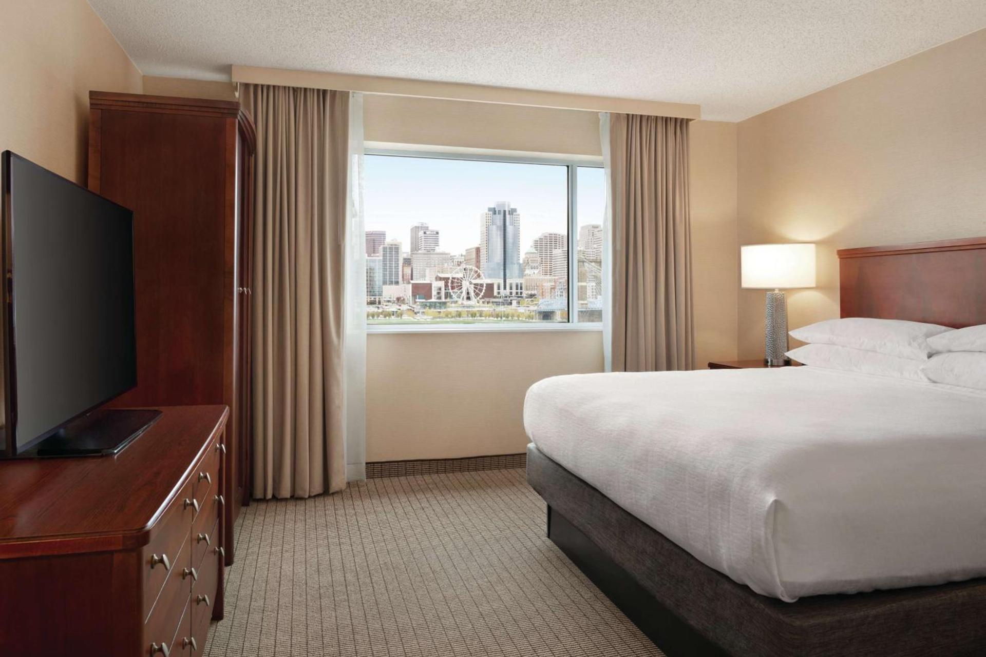 Embassy Suites Cincinnati - RiverCenter photo 35