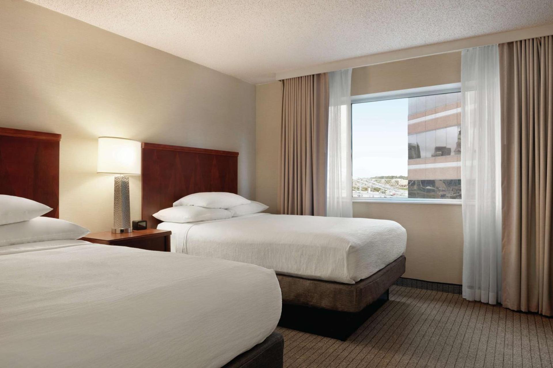 Embassy Suites Cincinnati - RiverCenter photo 36