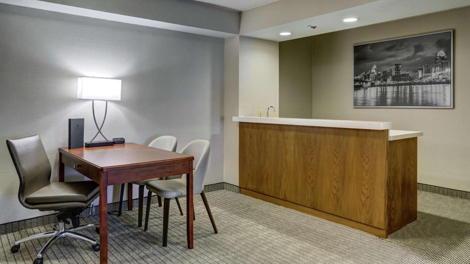 Embassy Suites Cincinnati - RiverCenter photo 39