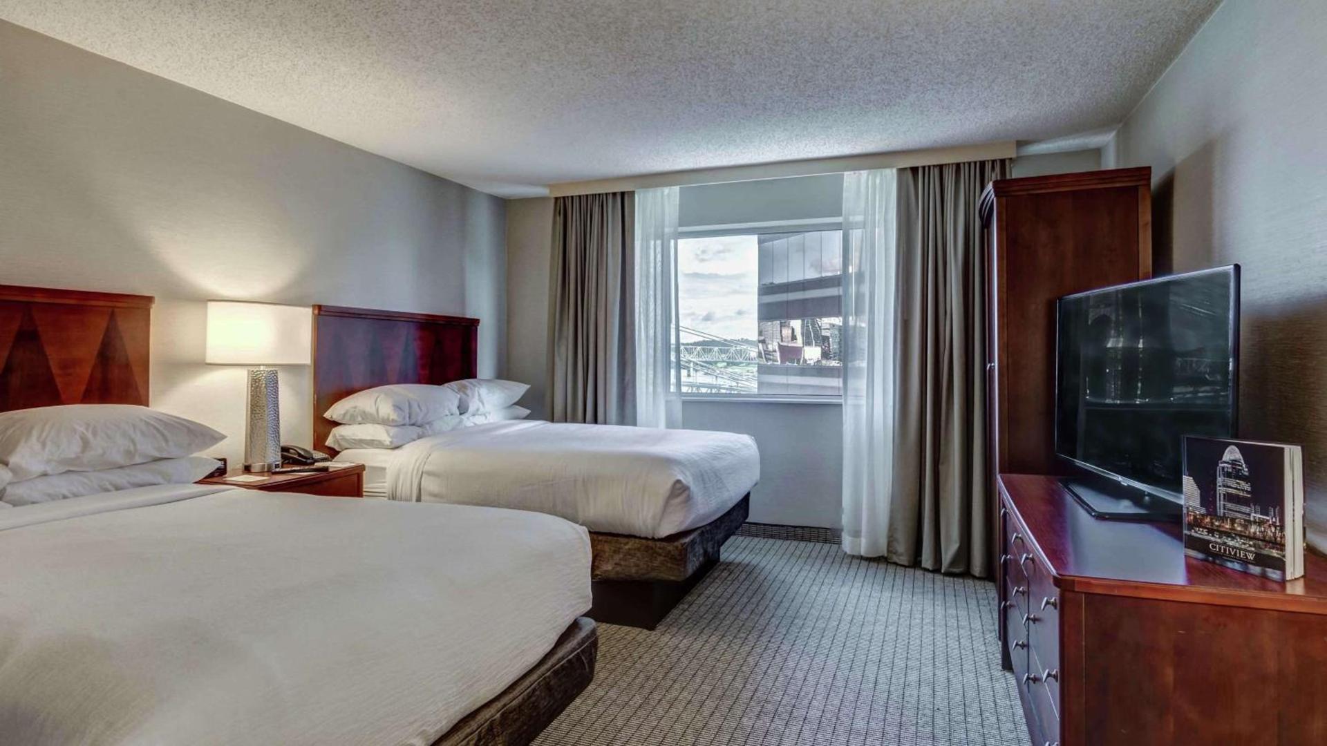 Embassy Suites Cincinnati - RiverCenter photo 42