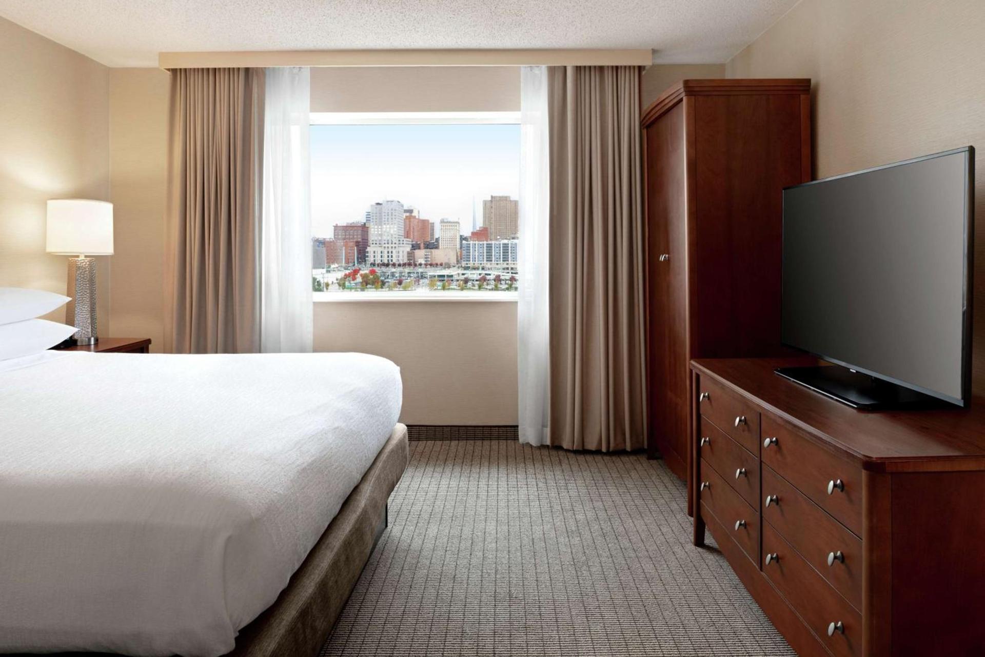 Embassy Suites Cincinnati - RiverCenter photo 45
