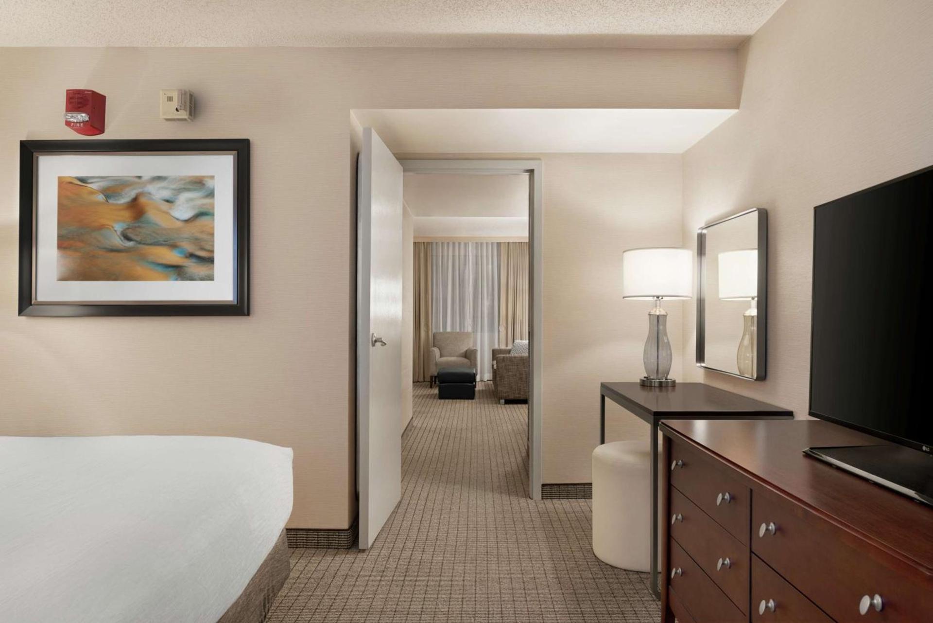Embassy Suites Cincinnati - RiverCenter photo 46