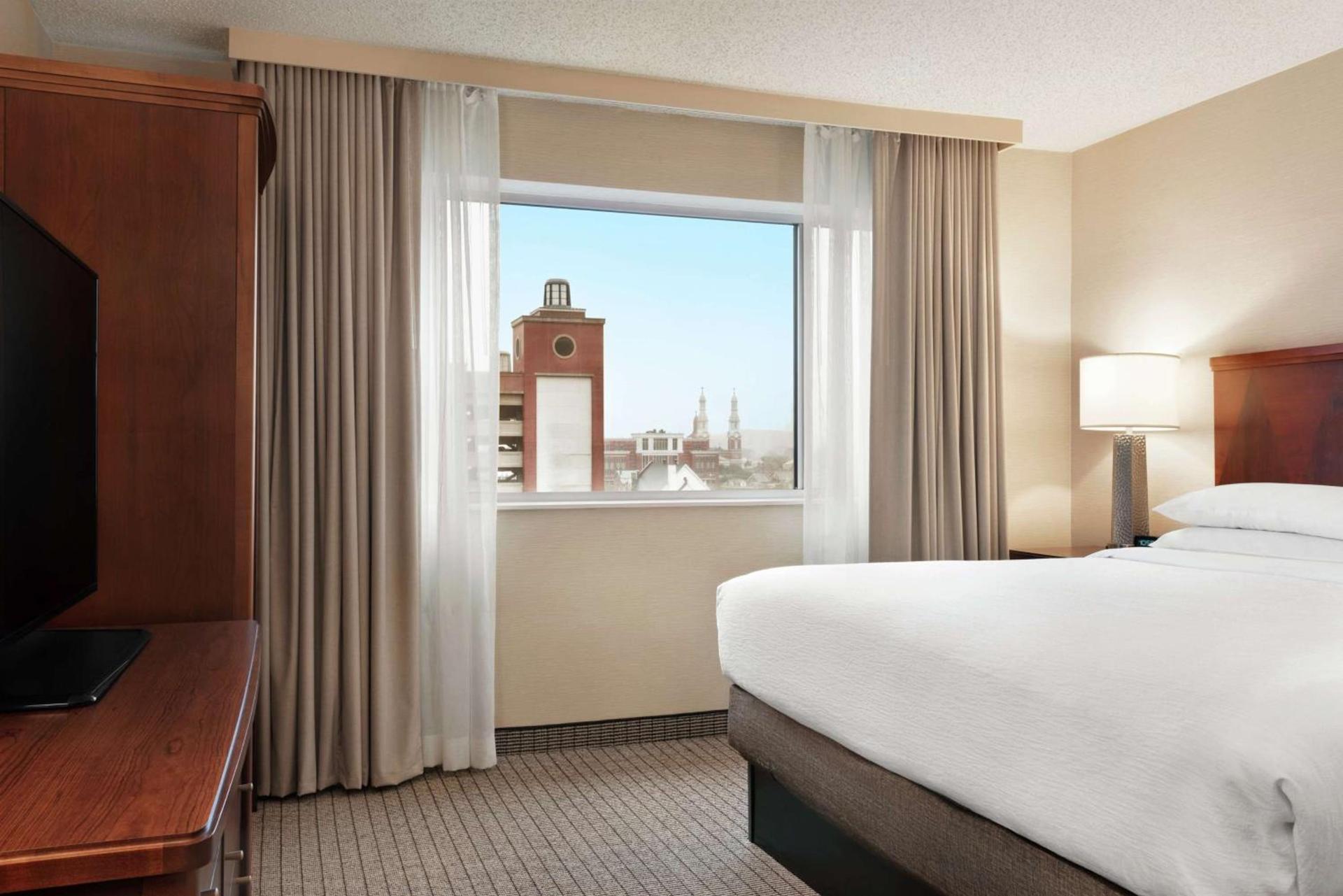Embassy Suites Cincinnati - RiverCenter photo 47