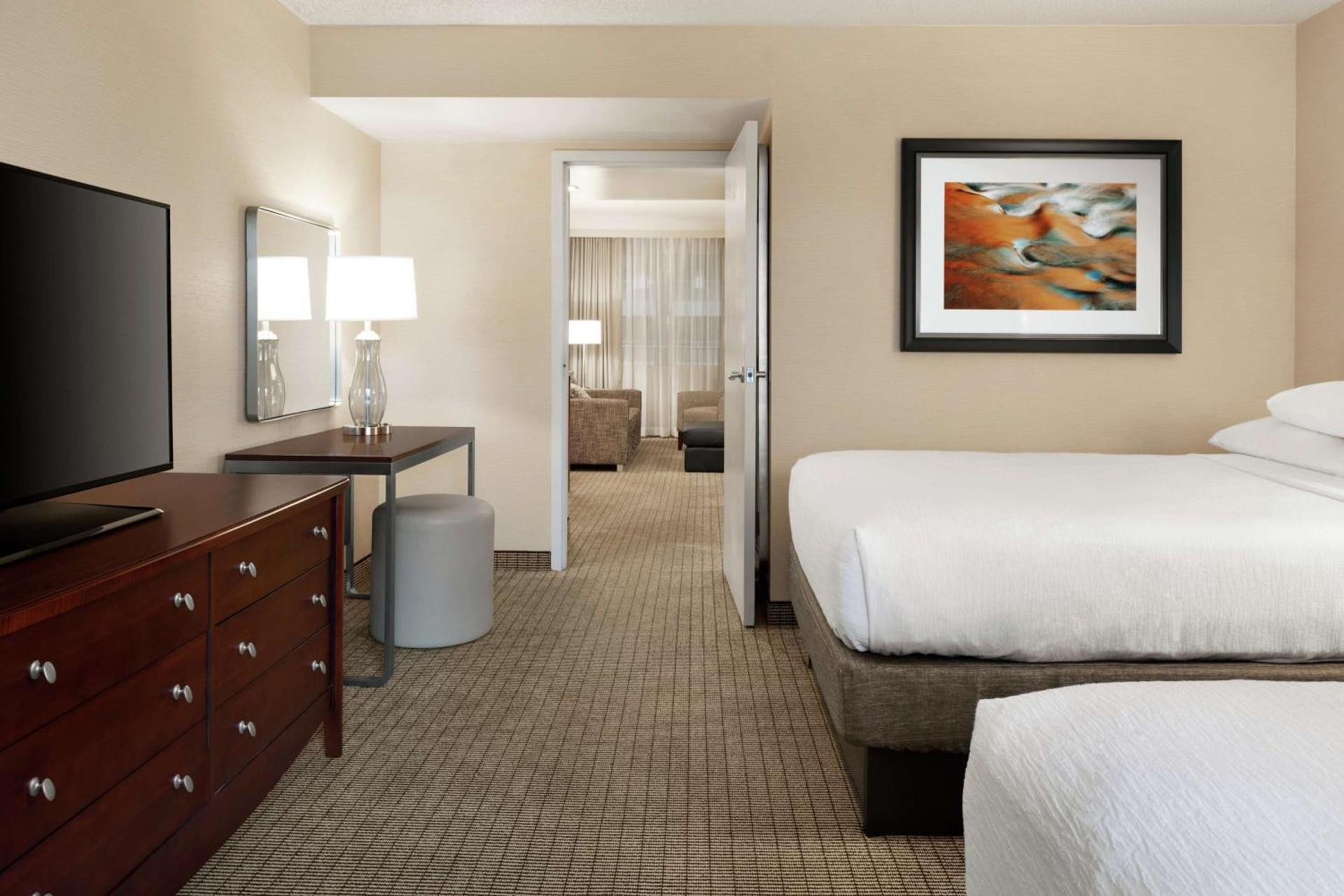 Embassy Suites Cincinnati - RiverCenter photo 49