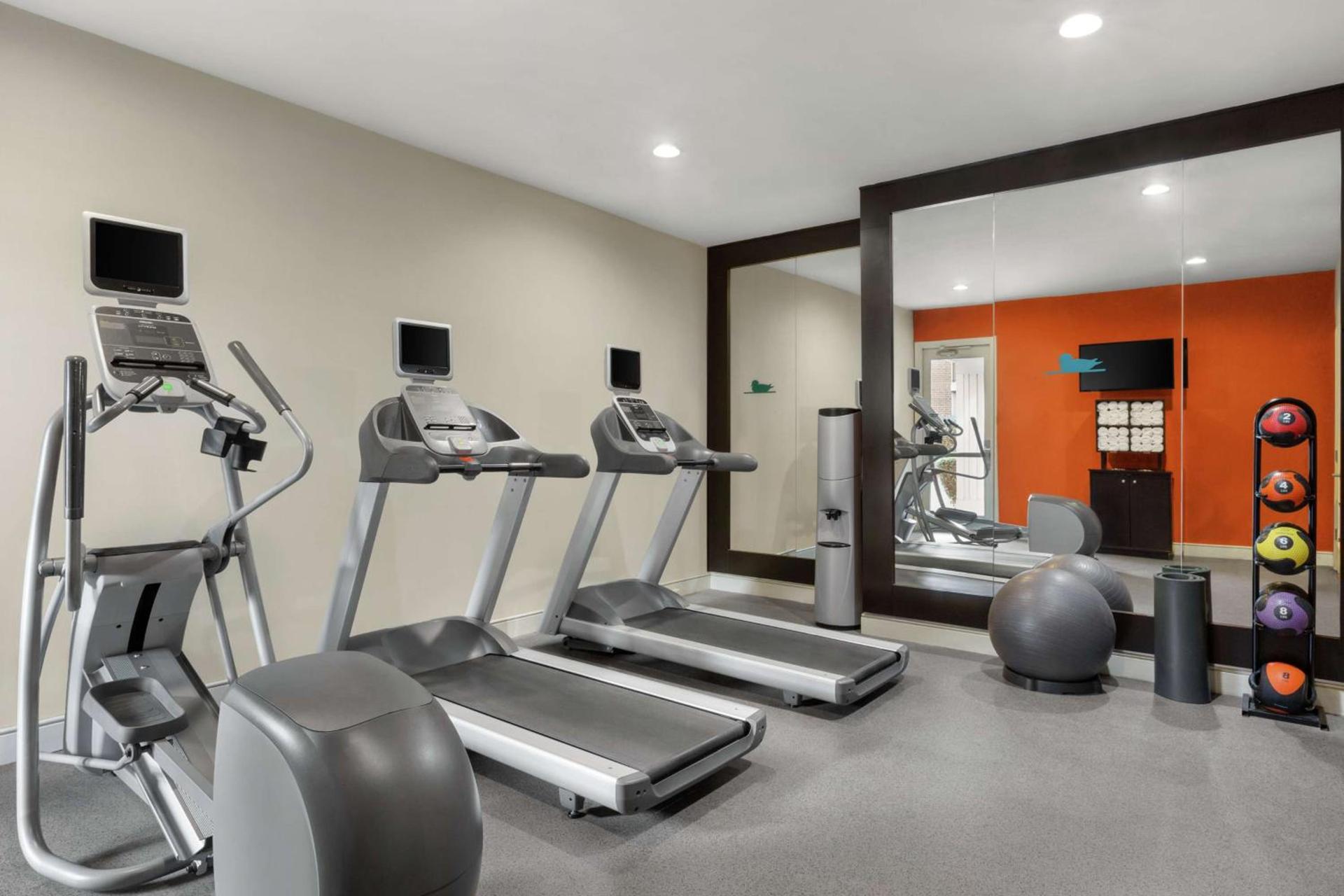 Addison Suites photo 12
