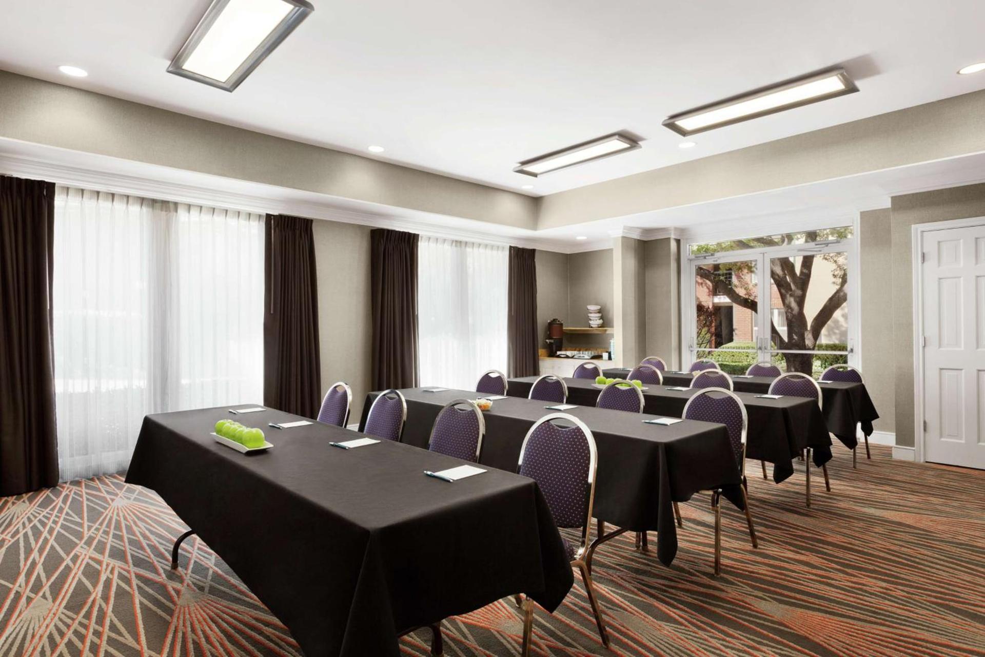 Addison Suites photo 24