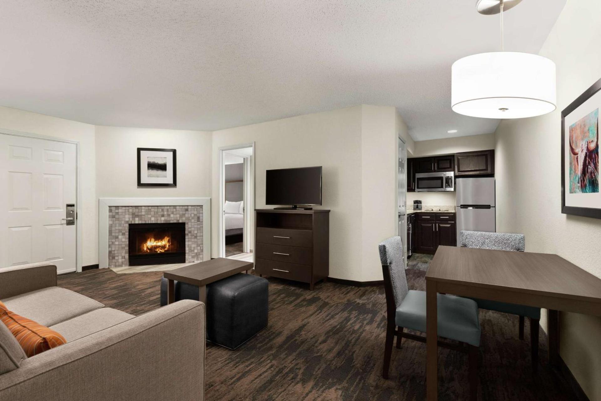 Addison Suites photo 18
