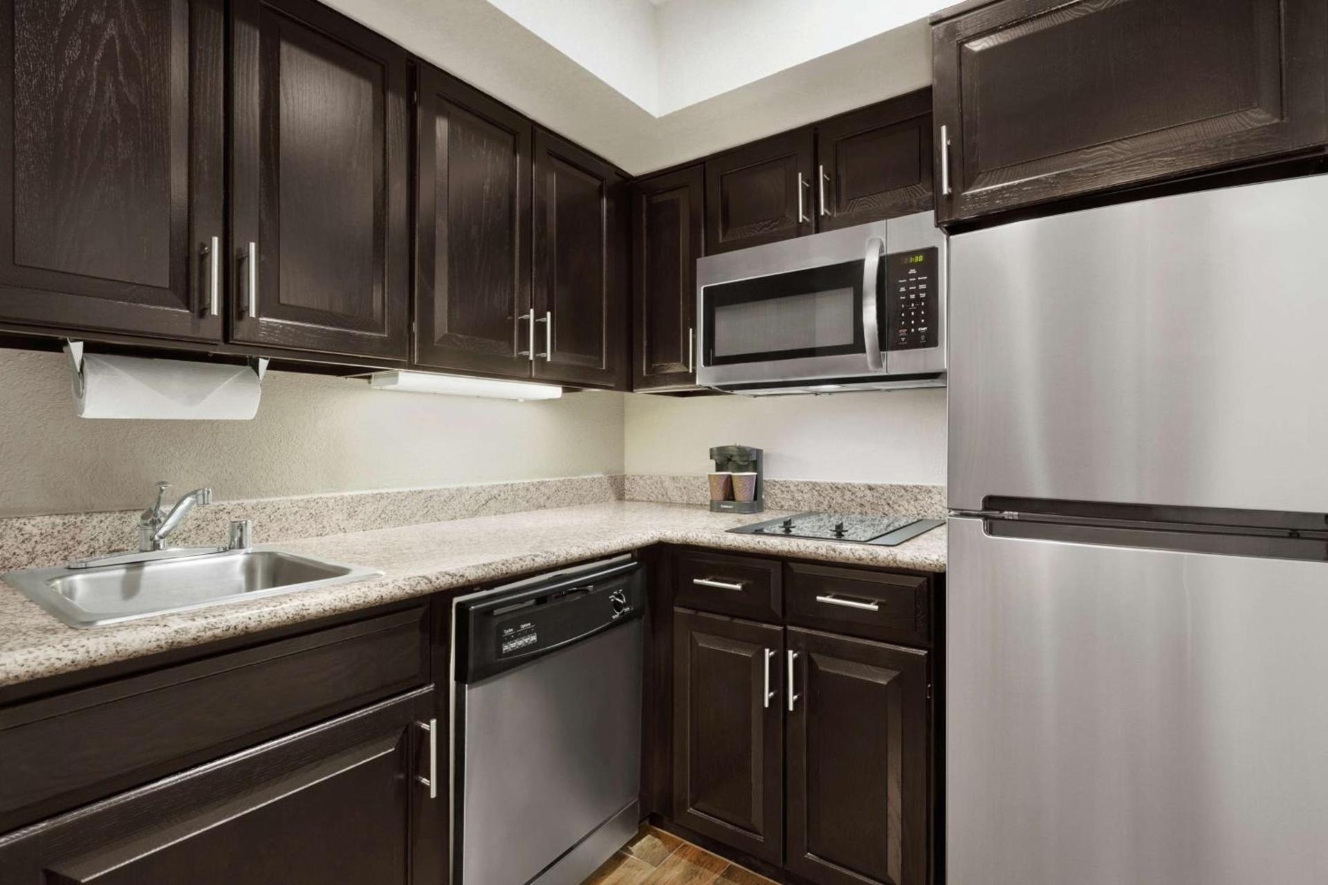 Addison Suites photo 26