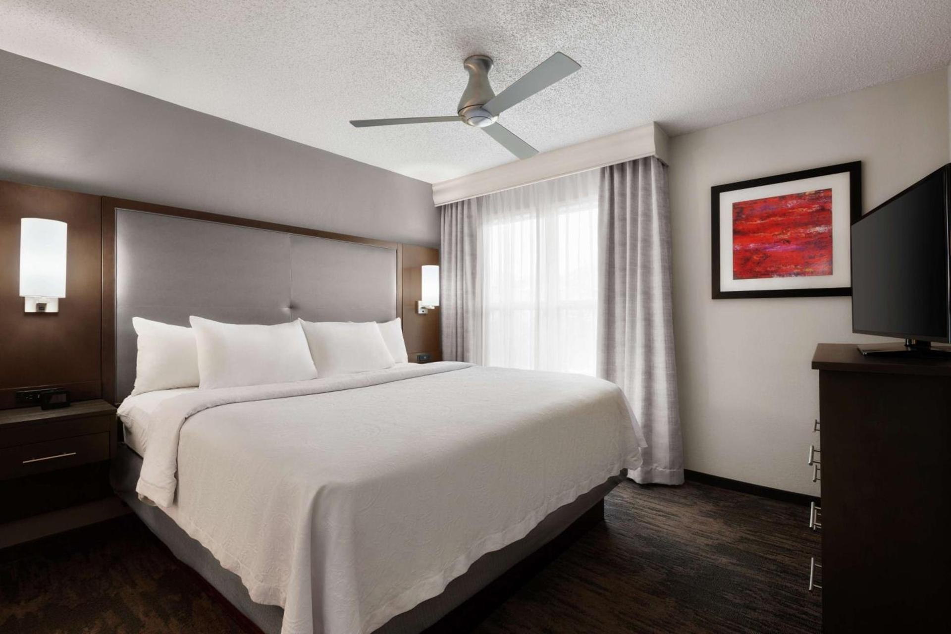 Addison Suites photo 20