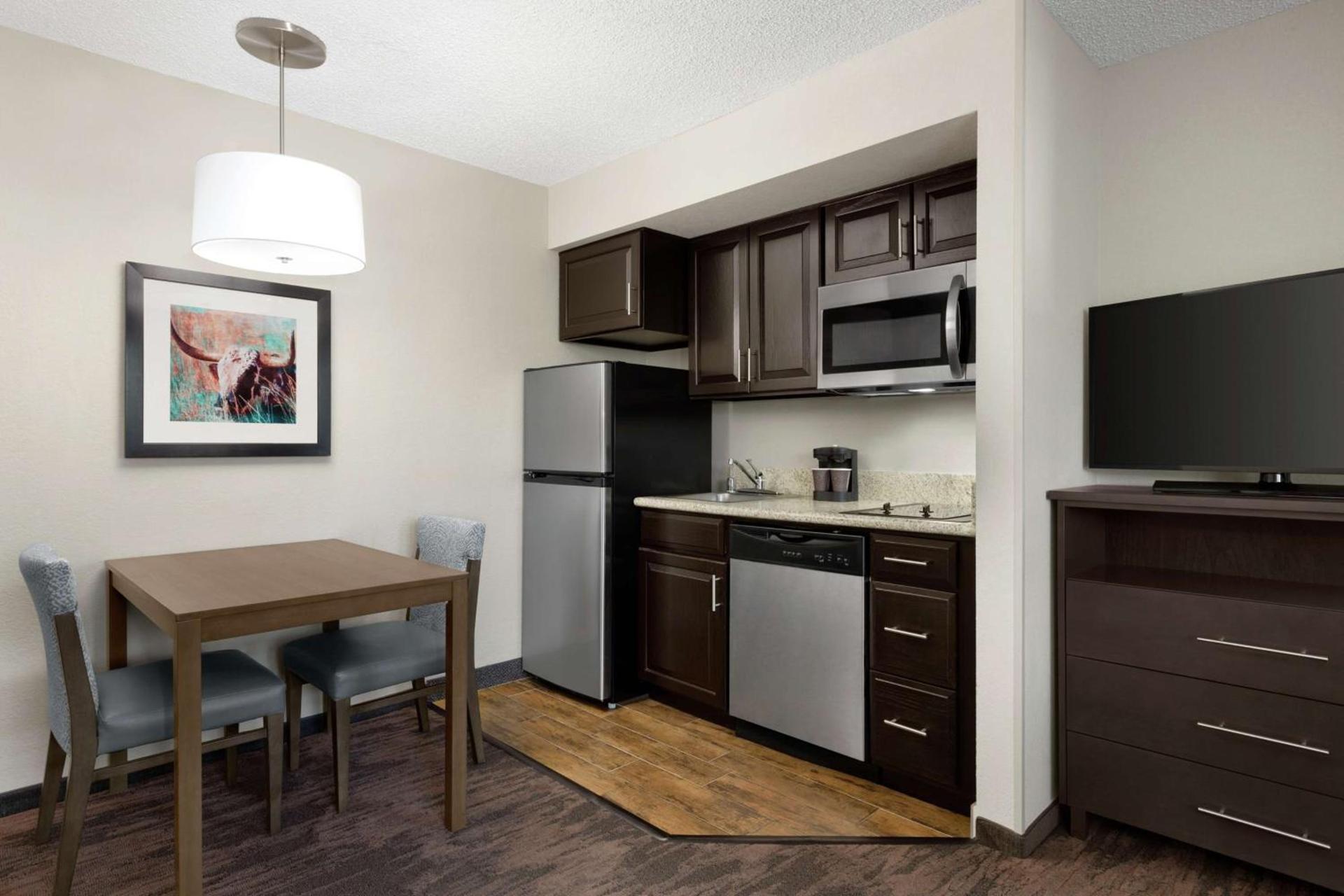 Addison Suites photo 27