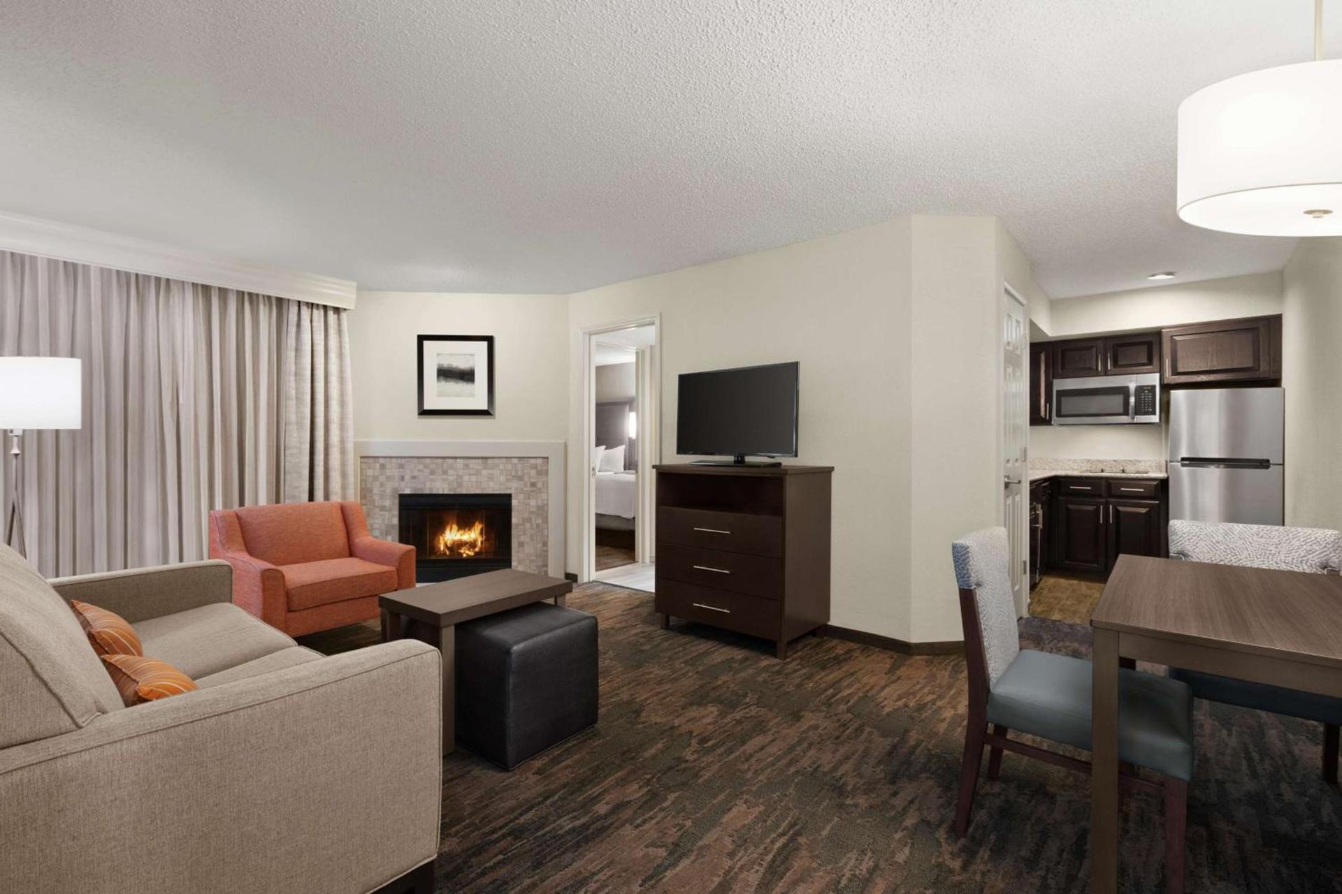 Addison Suites photo 19
