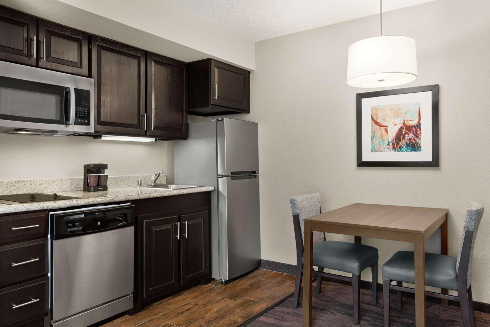Addison Suites photo 28