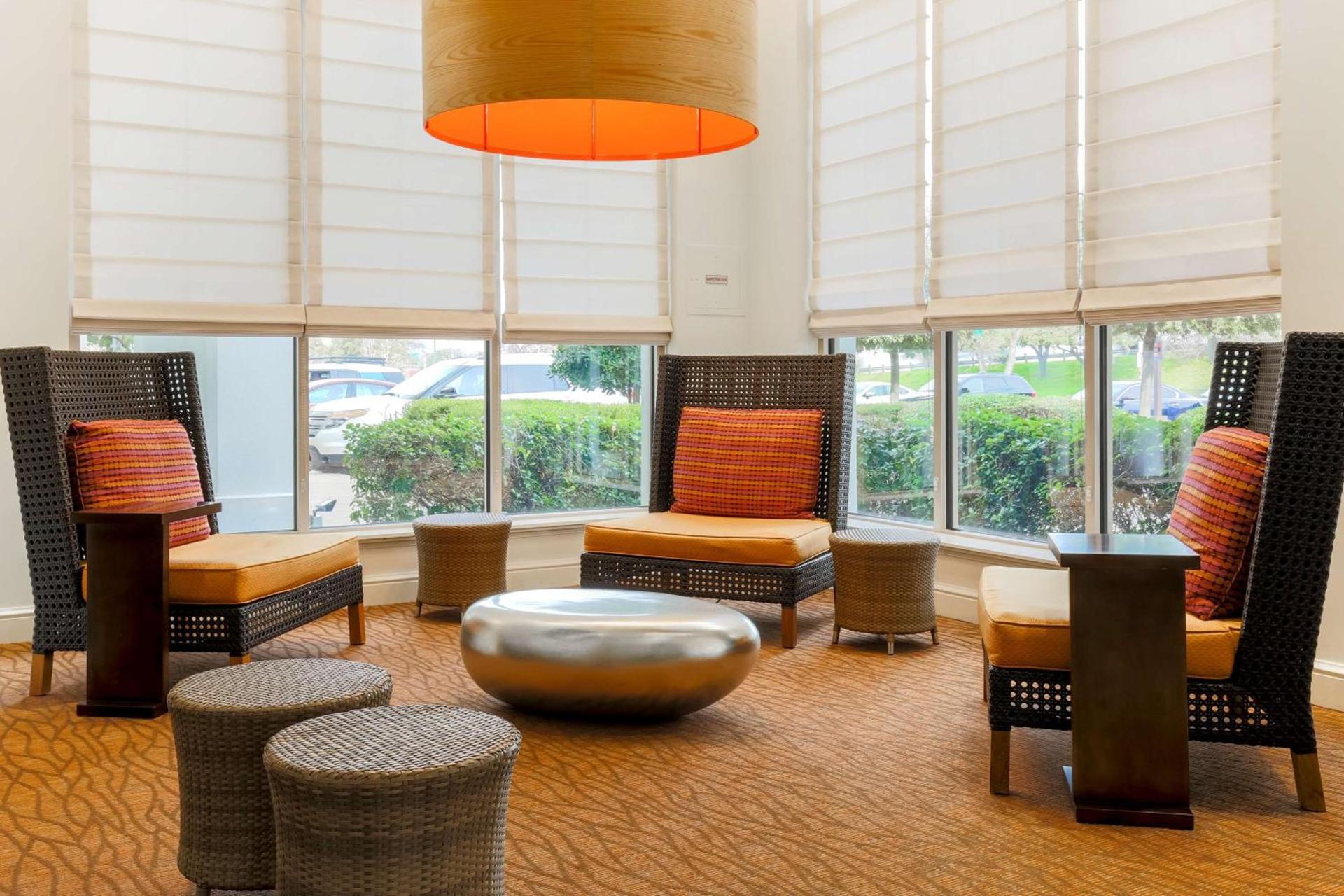 Hilton Garden Inn Dallas/Market Center photo 6