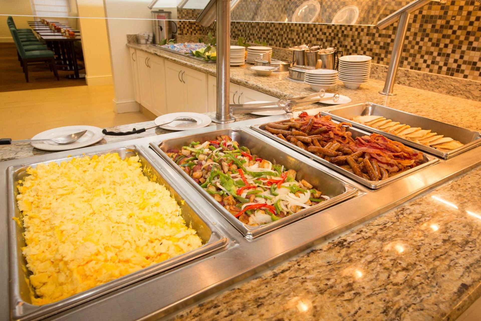 Hilton Garden Inn Dallas/Market Center photo 13