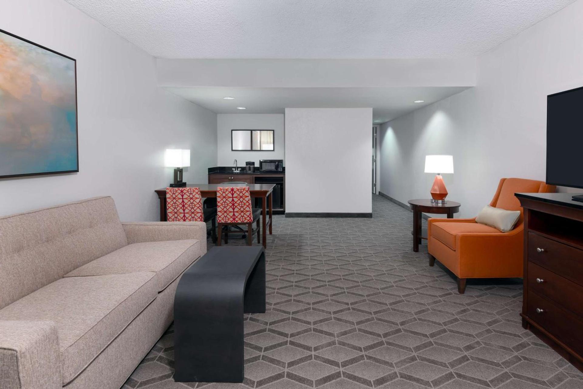 Embassy Suites Dallas - Park Central Area photo 20