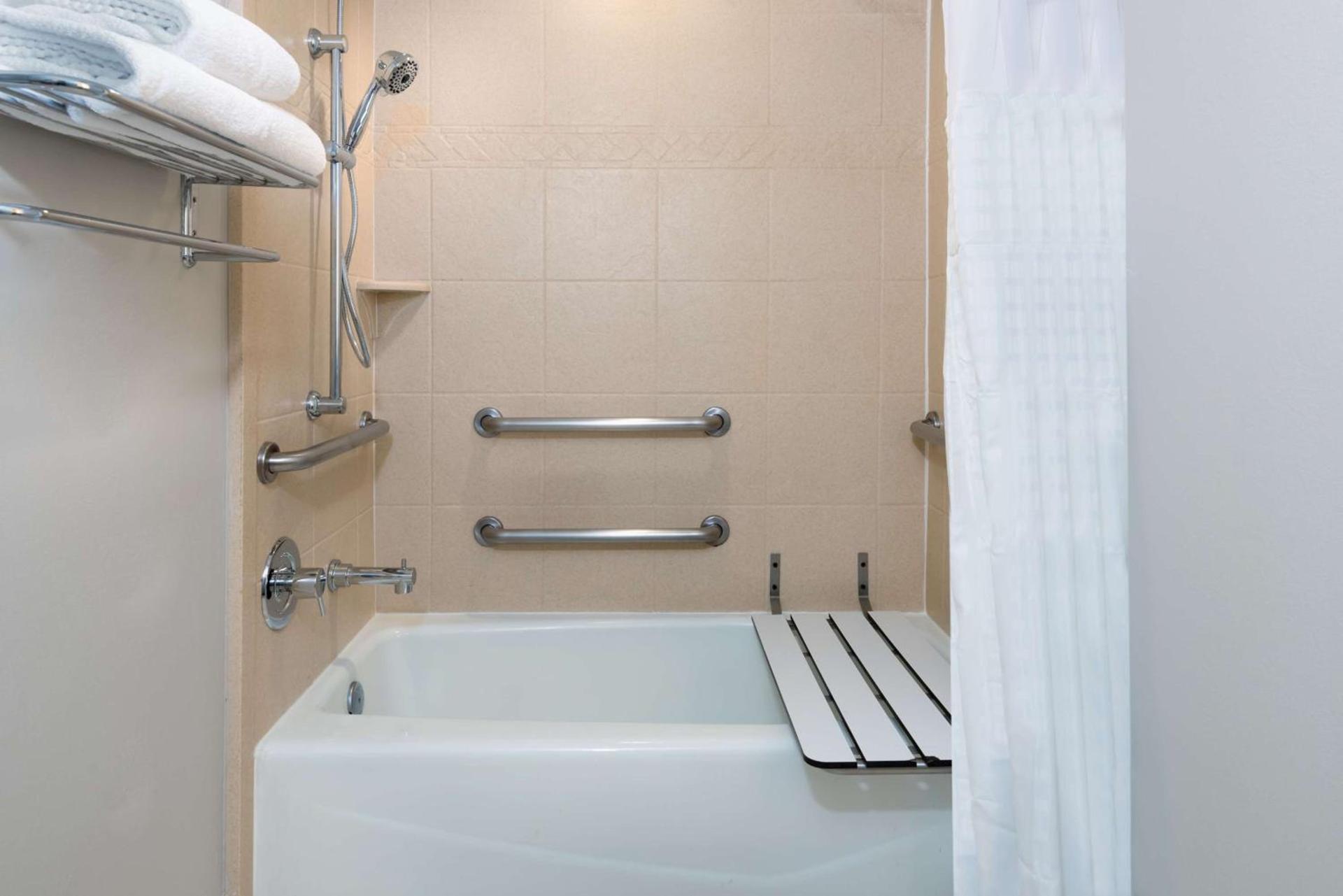 Embassy Suites Dallas - Park Central Area photo 22