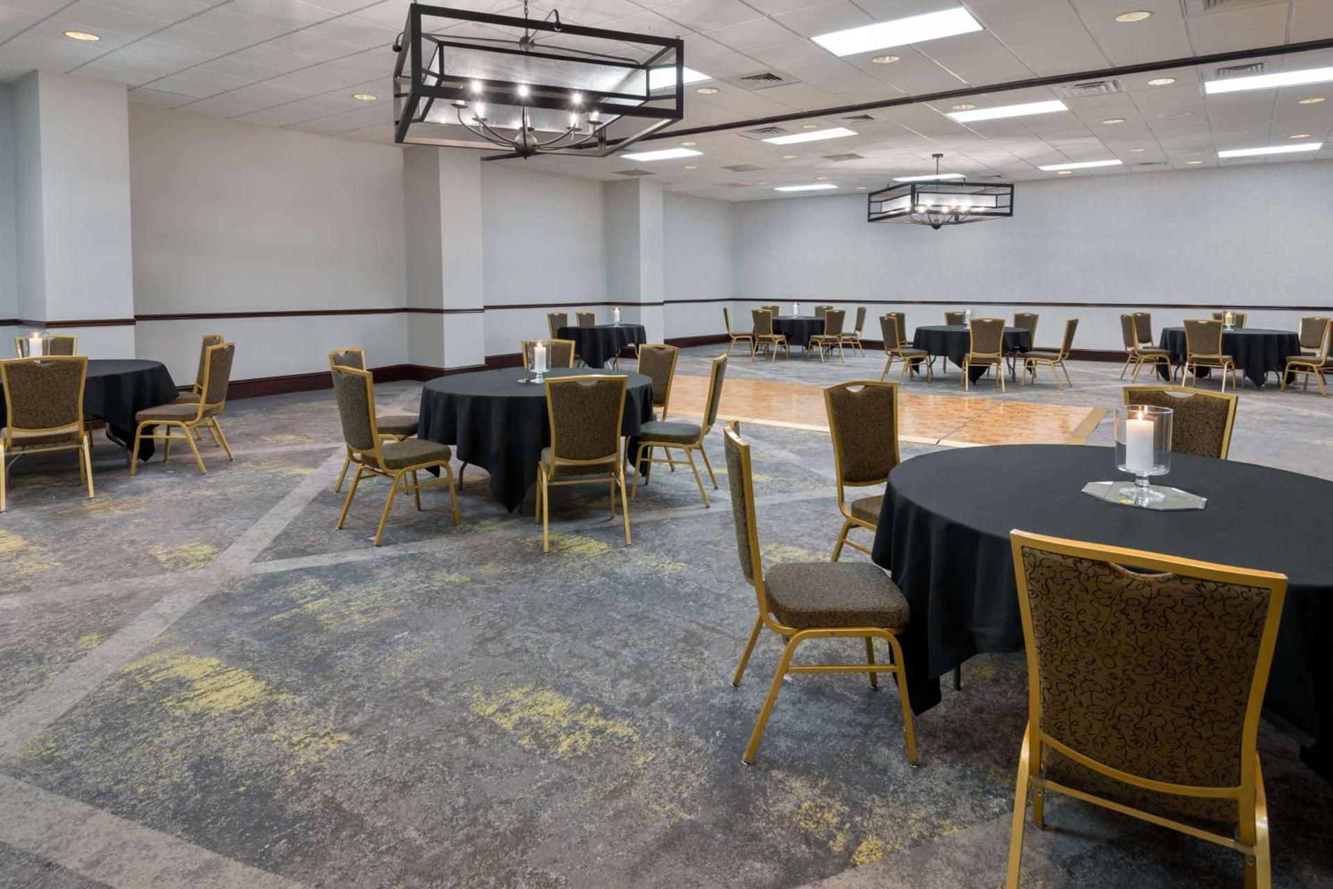 Embassy Suites Dallas - Park Central Area photo 31