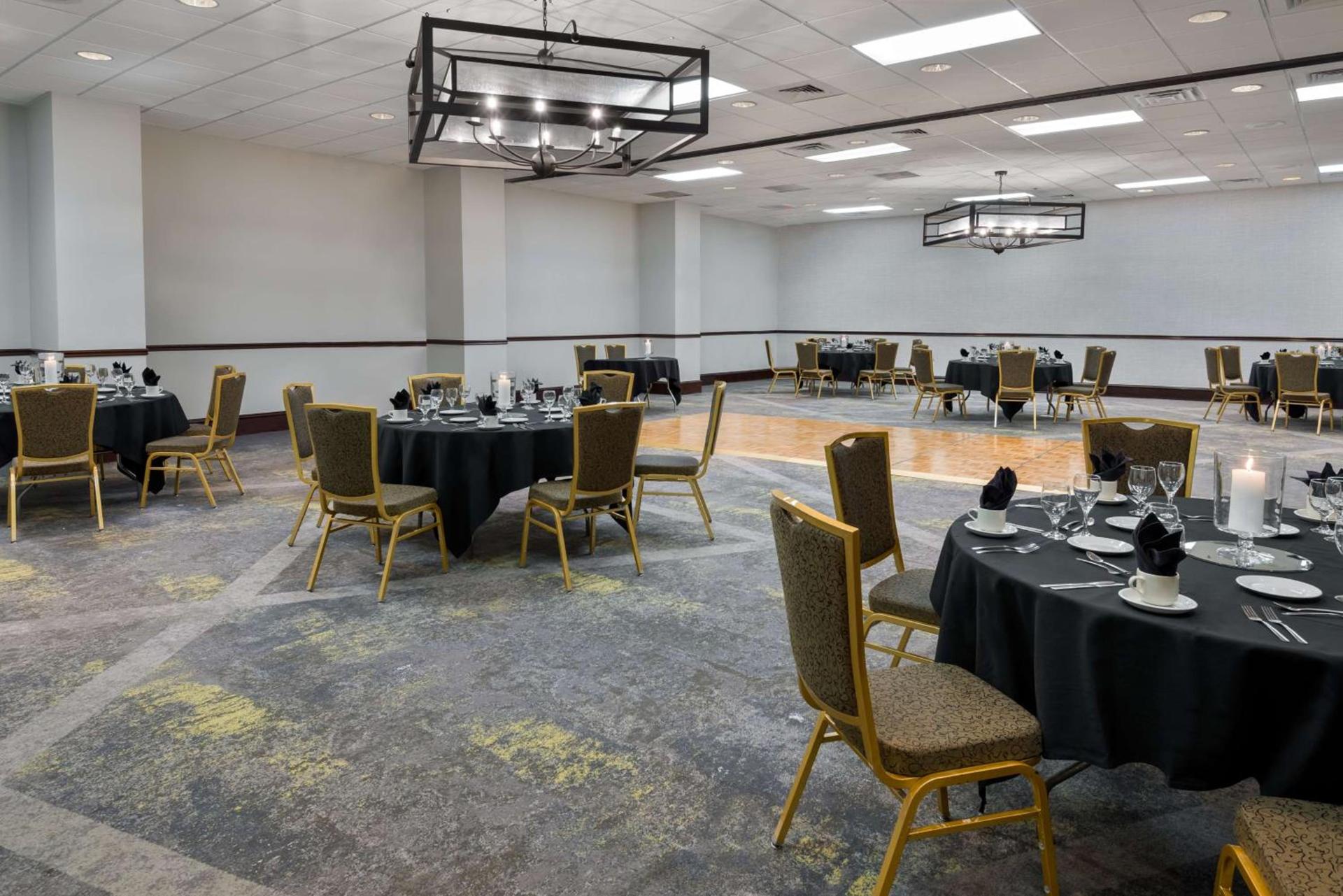 Embassy Suites Dallas - Park Central Area photo 32