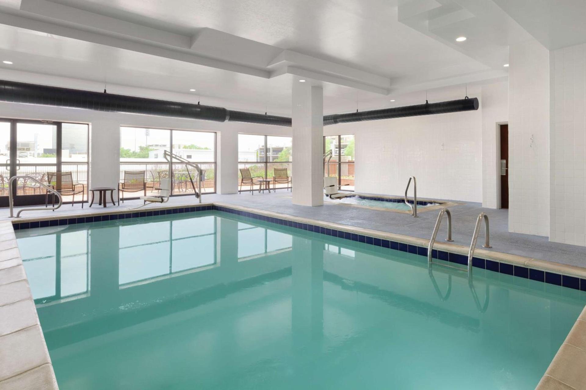 Hampton Inn & Suites Denver-Cherry Creek photo 8