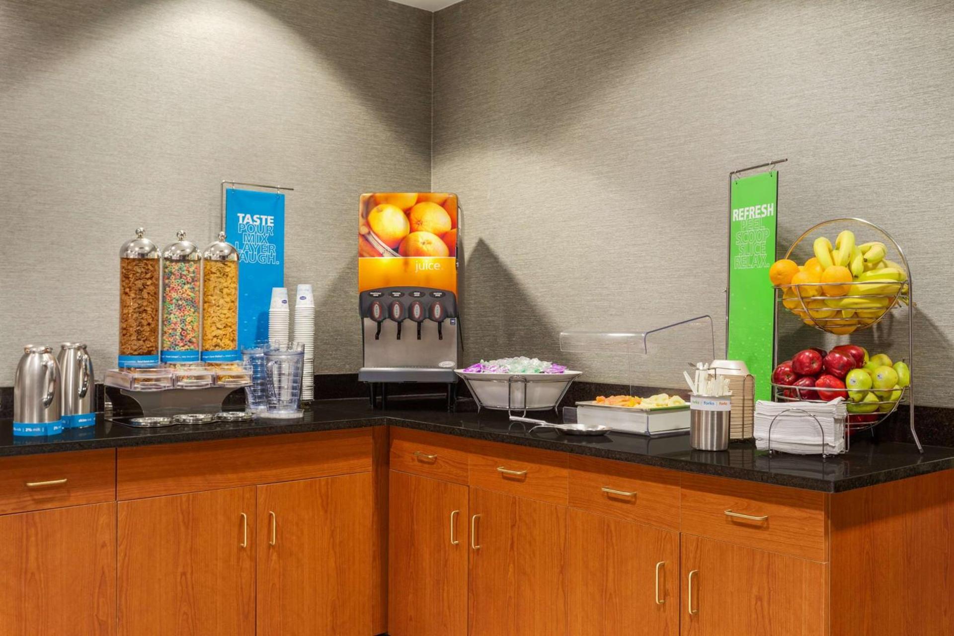 Hampton Inn & Suites Denver-Cherry Creek photo 11