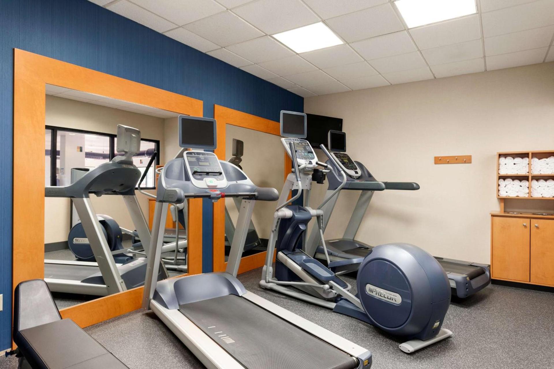 Hampton Inn & Suites Denver-Cherry Creek photo 12