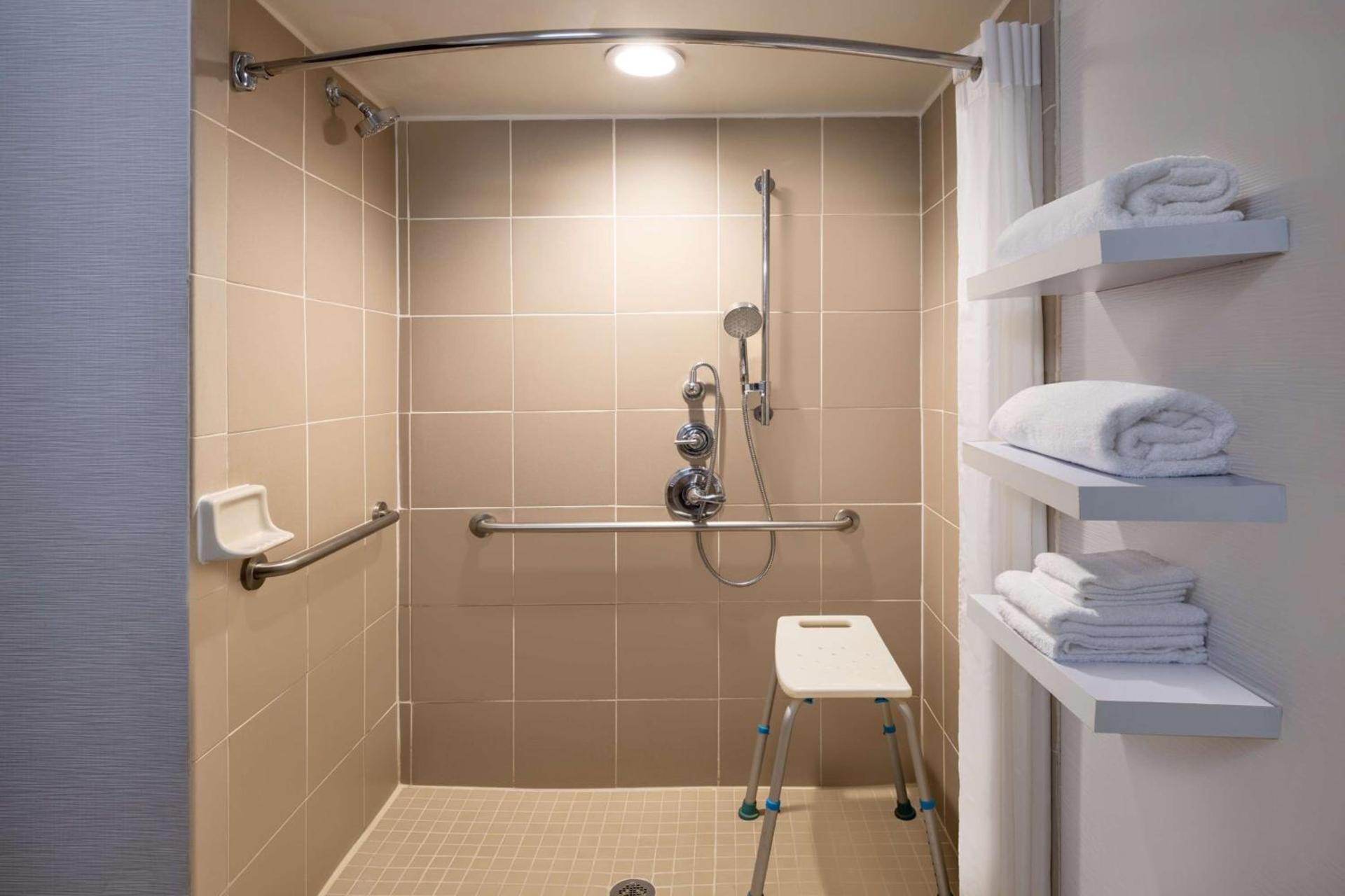 Hampton Inn & Suites Denver-Cherry Creek photo 14