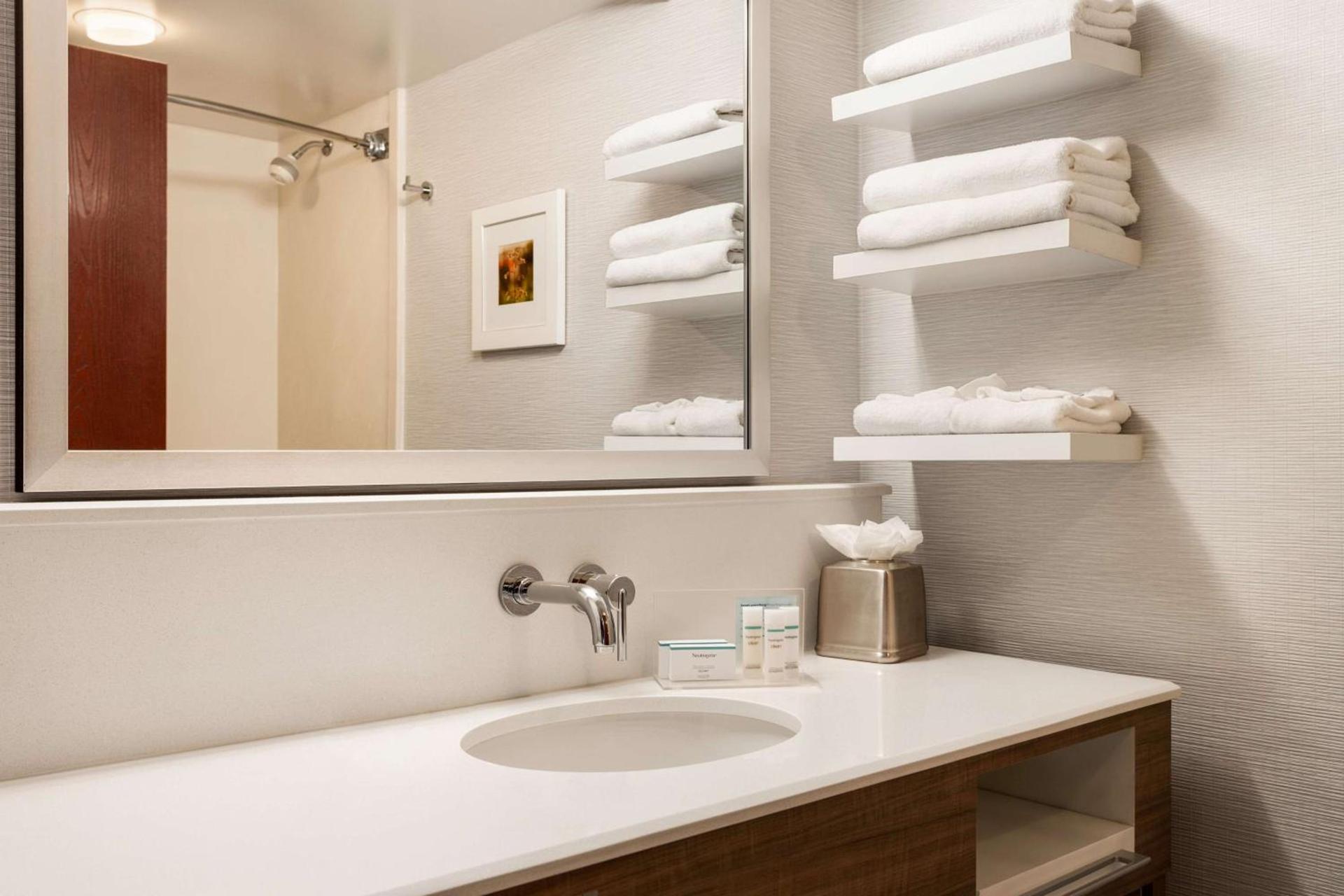 Hampton Inn & Suites Denver-Cherry Creek photo 24