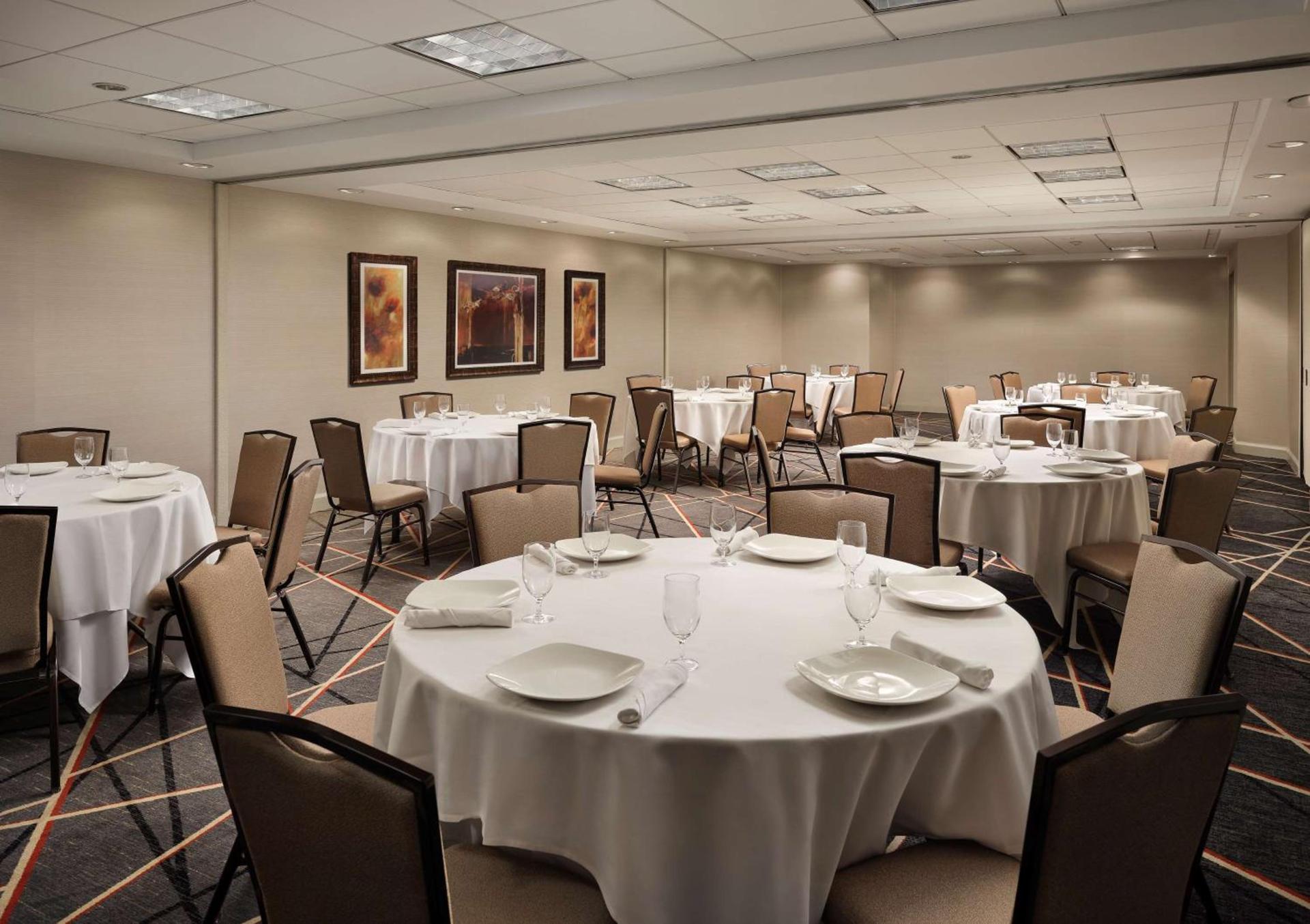 Hilton Arlington photo 35