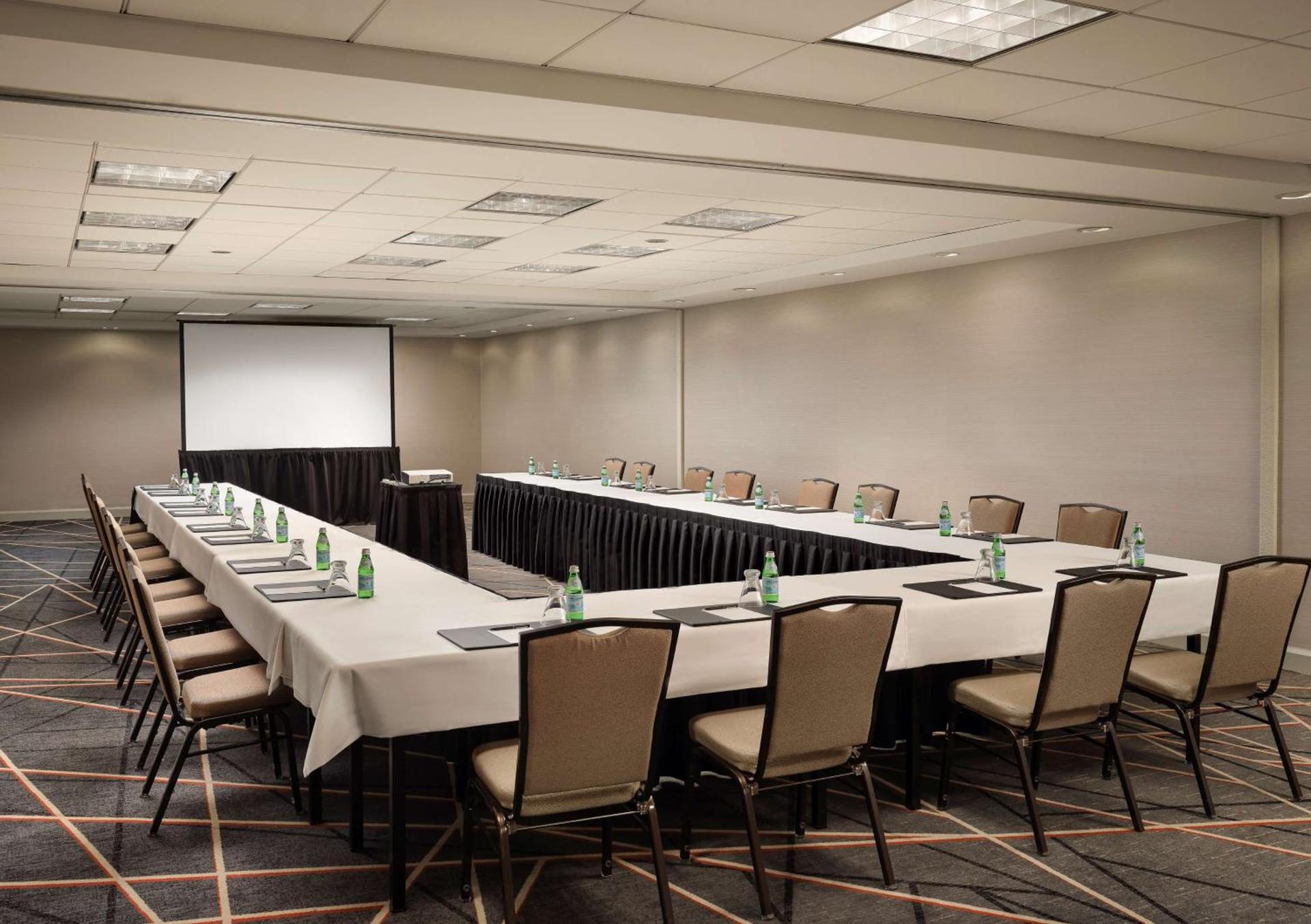 Hilton Arlington photo 37