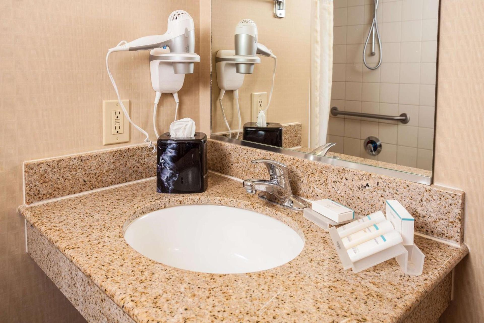 Hilton Garden Inn El Paso University photo 9