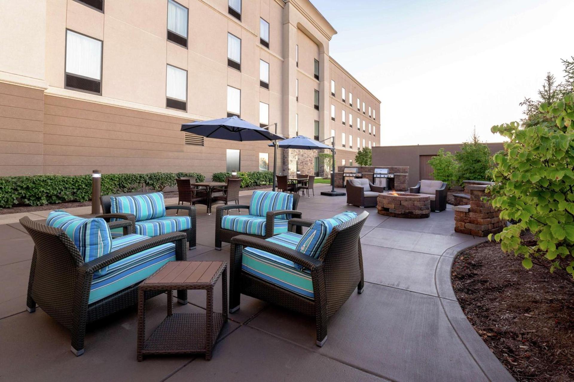 Hampton Inn & Suites Wheeling - The Highlands photo 2