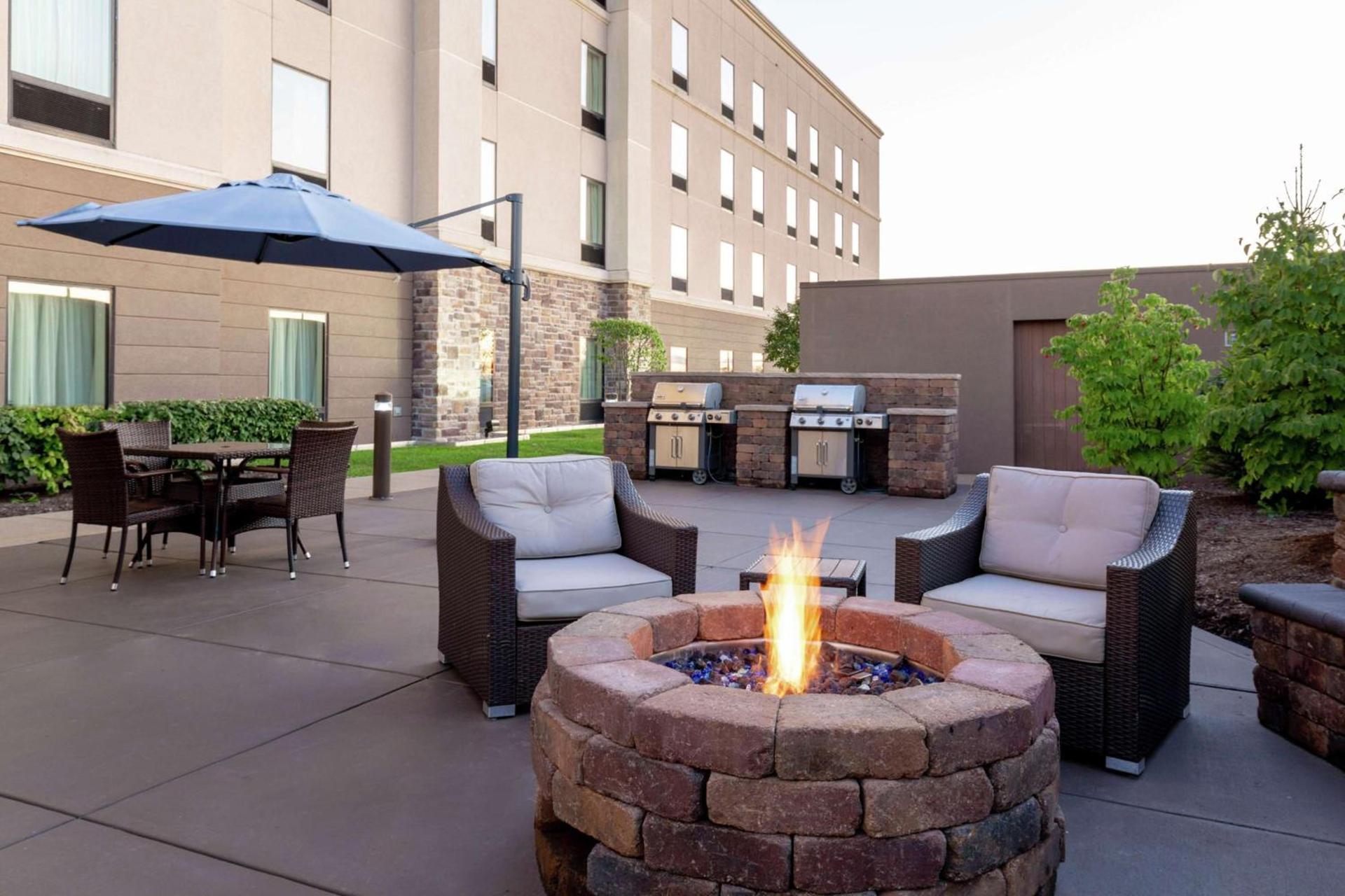 Hampton Inn & Suites Wheeling - The Highlands photo 5