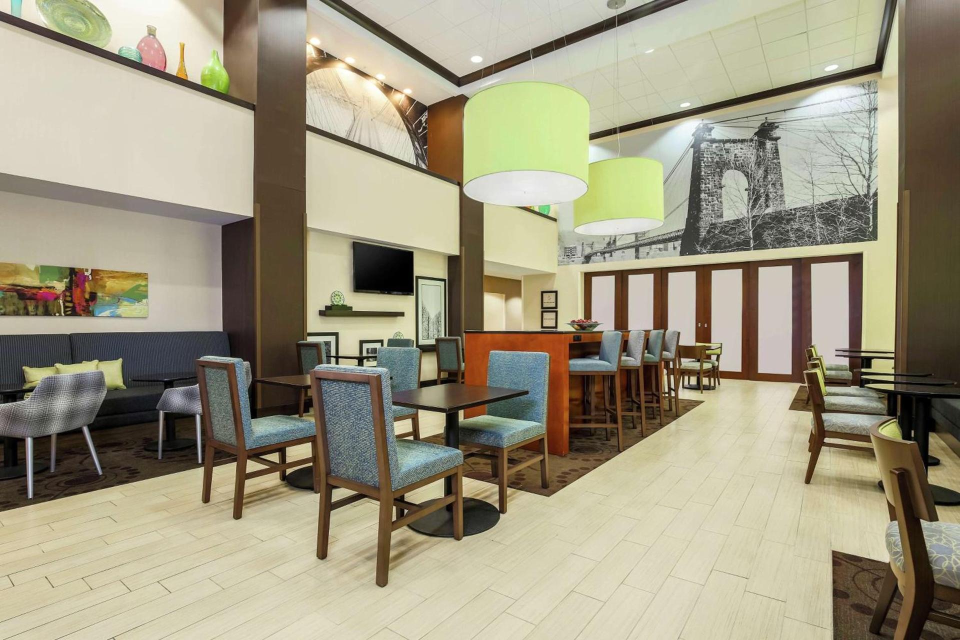 Hampton Inn & Suites Wheeling - The Highlands photo 7