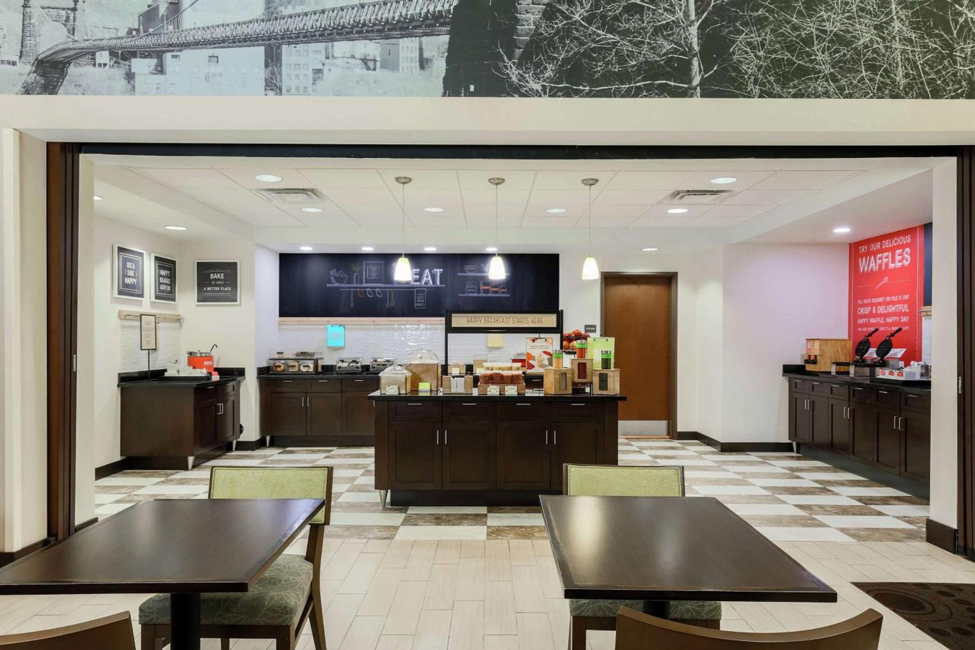Hampton Inn & Suites Wheeling - The Highlands photo 10