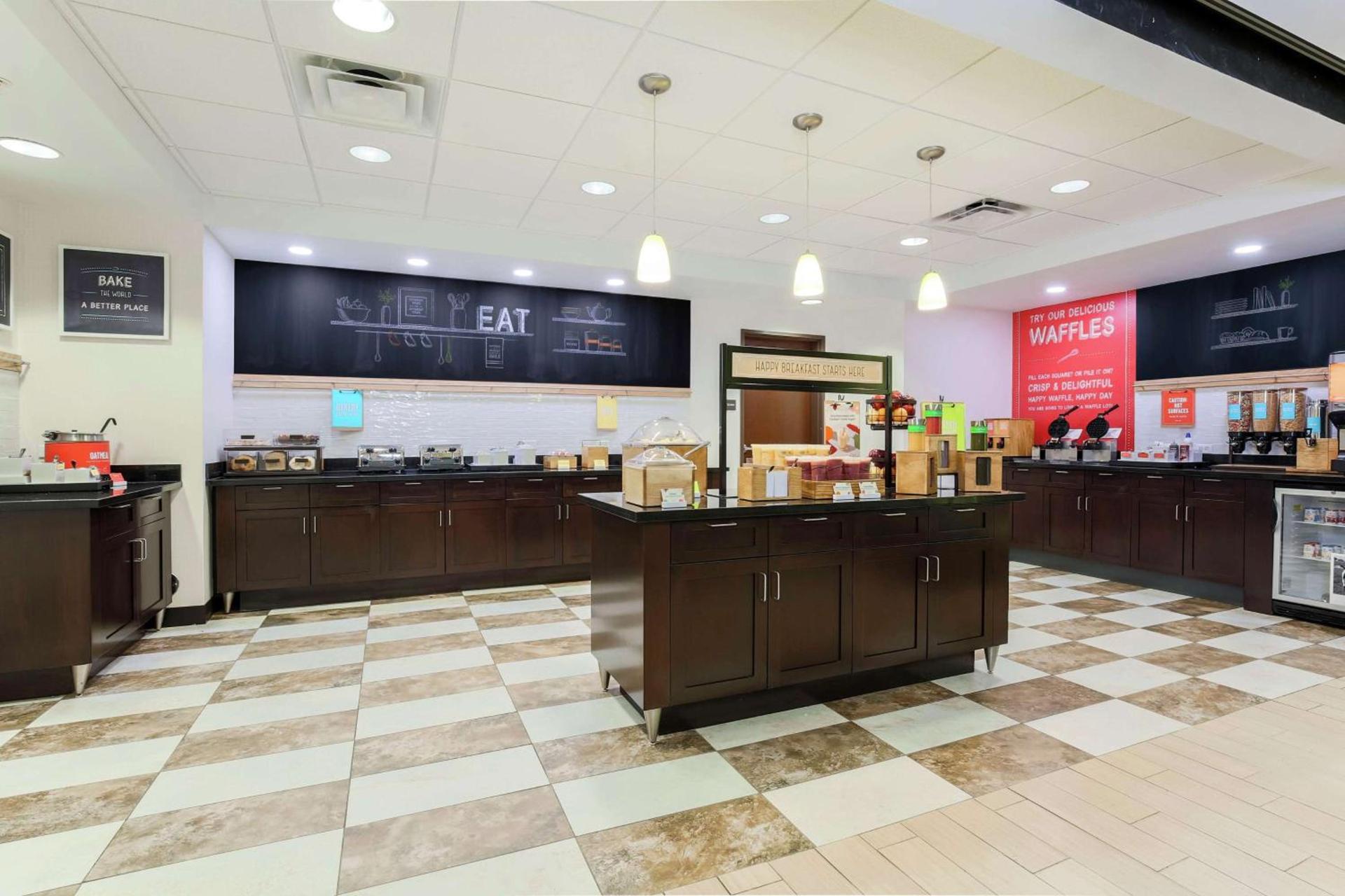 Hampton Inn & Suites Wheeling - The Highlands photo 12