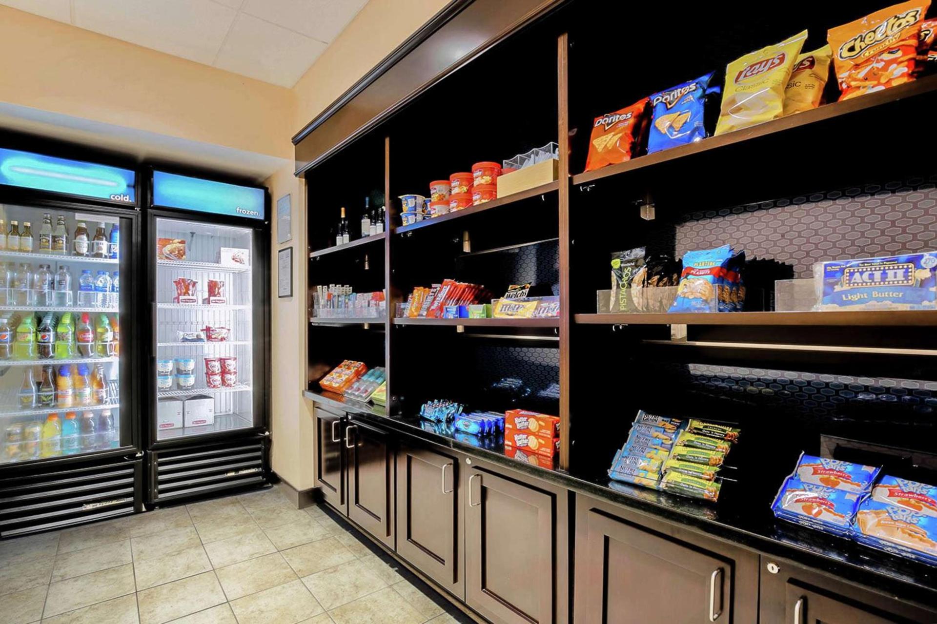 Hampton Inn & Suites Wheeling - The Highlands photo 11