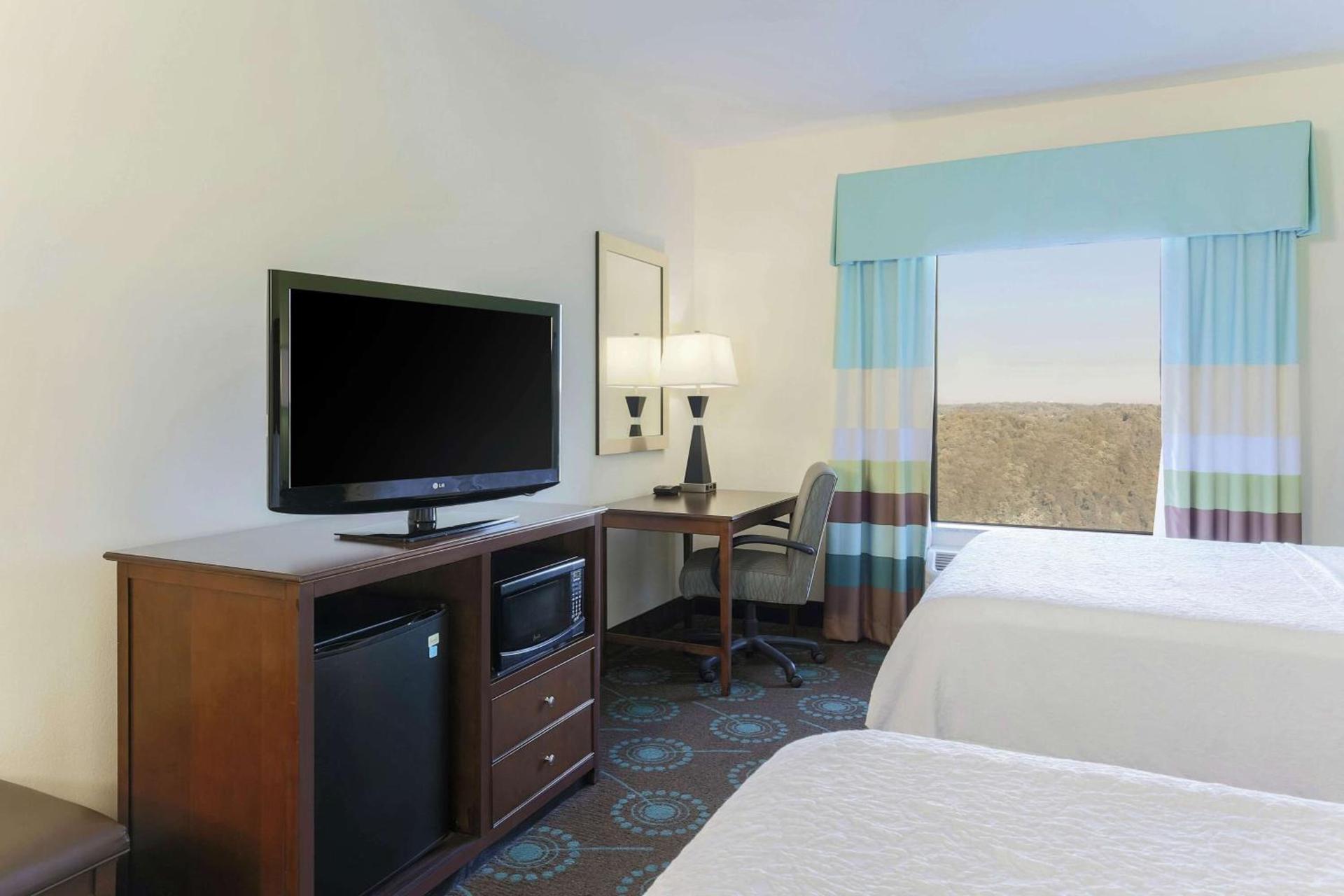 Hampton Inn & Suites Wheeling - The Highlands photo 15