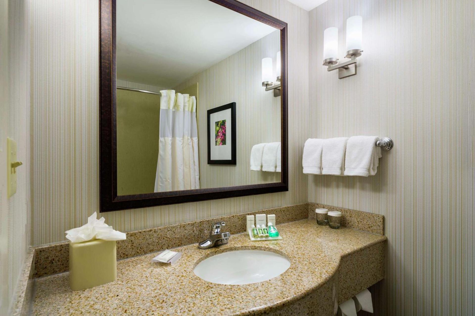 Hilton Garden Inn Edison/Raritan Center photo 16
