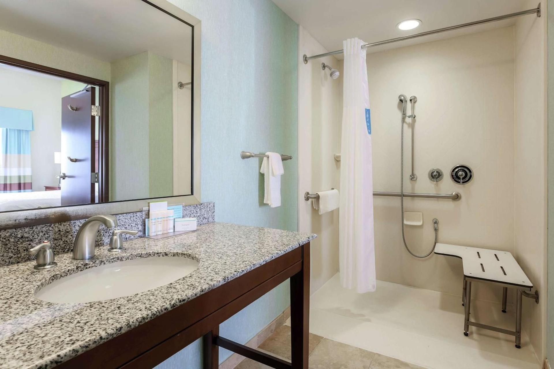 Hampton Inn & Suites Wheeling - The Highlands photo 16