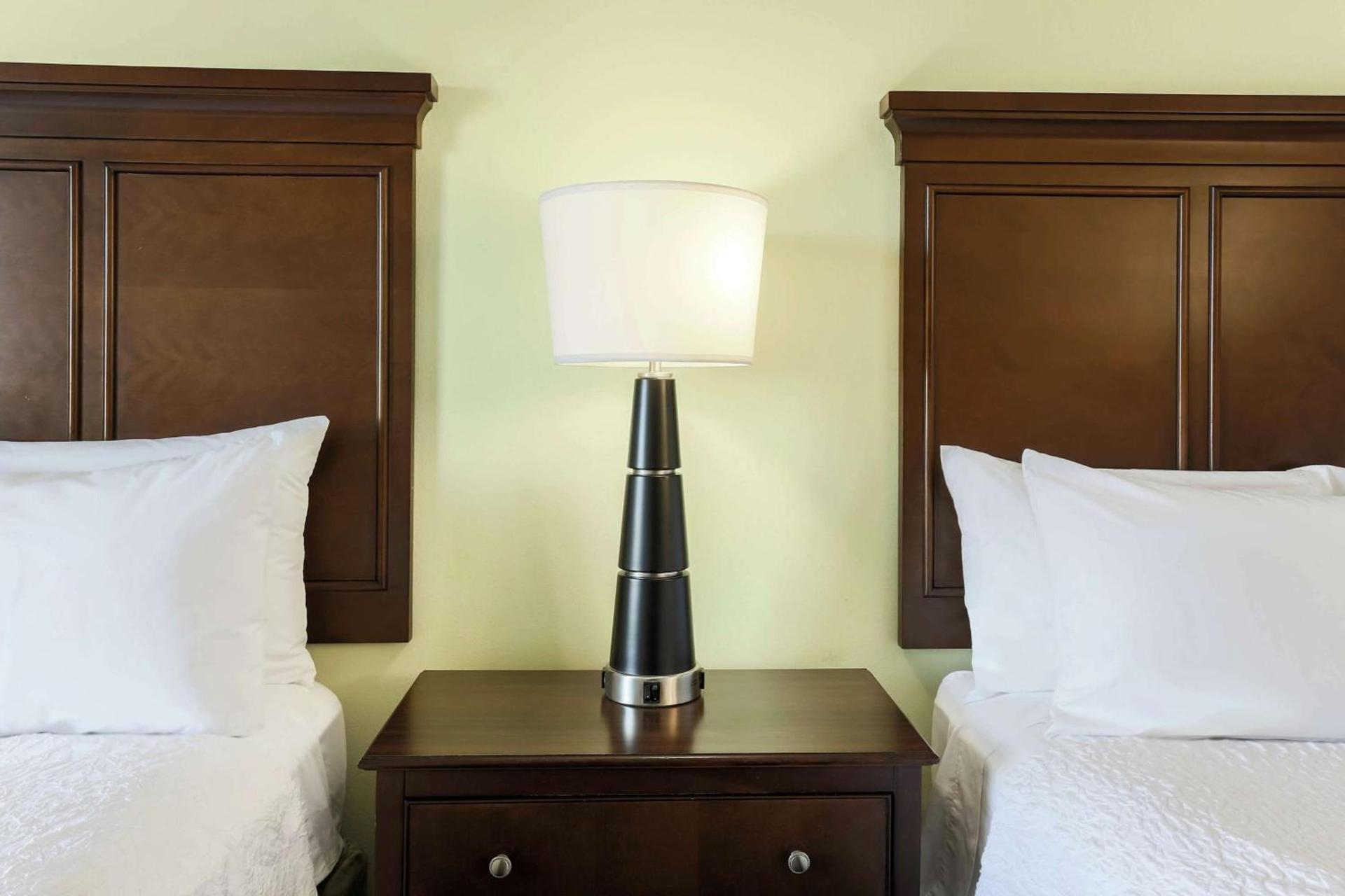Hampton Inn & Suites Wheeling - The Highlands photo 17
