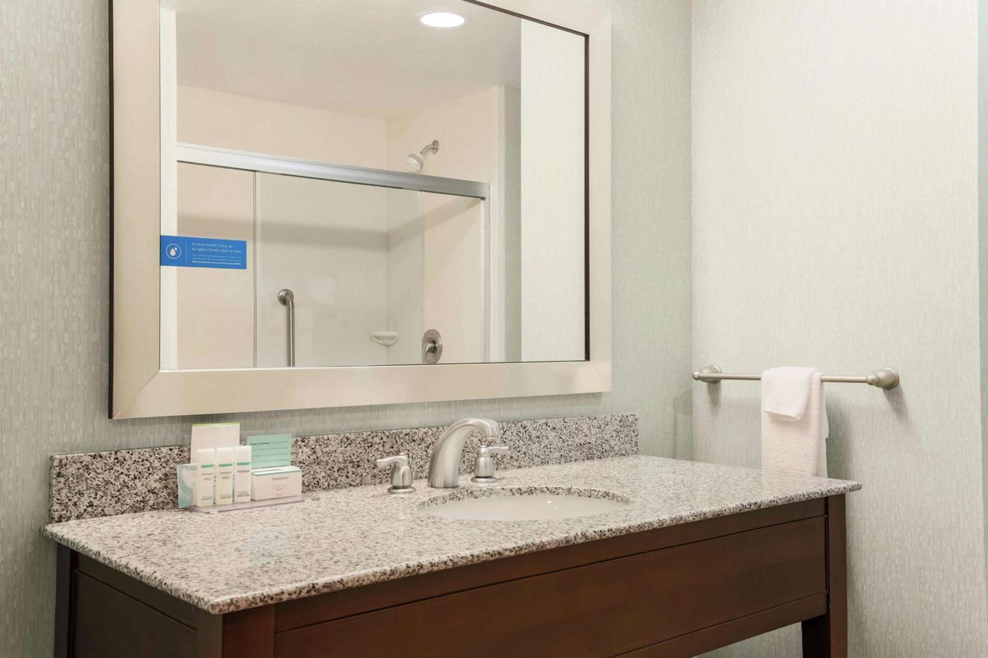 Hampton Inn & Suites Wheeling - The Highlands photo 22