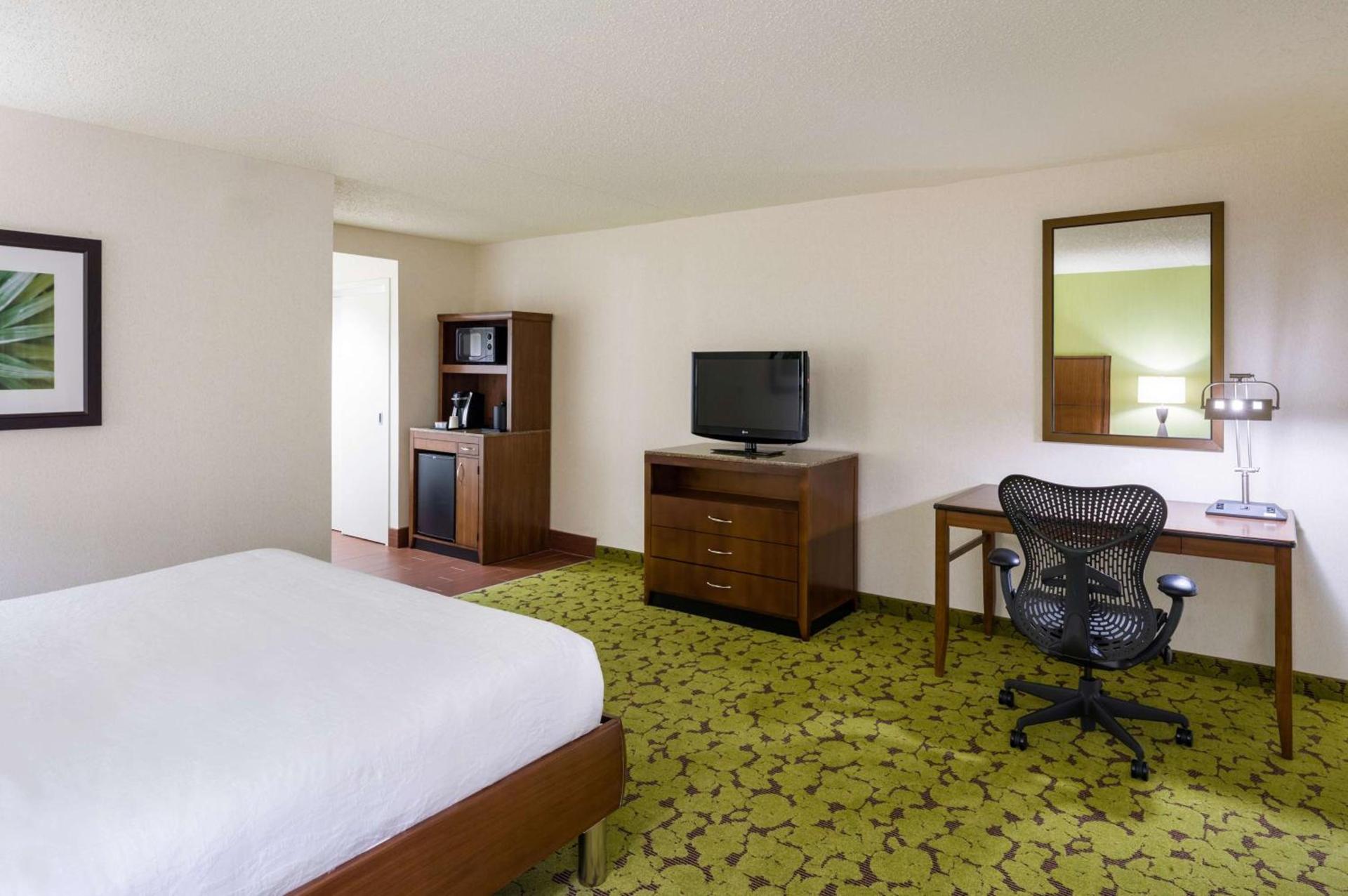 Hilton Garden Inn Edison/Raritan Center photo 24
