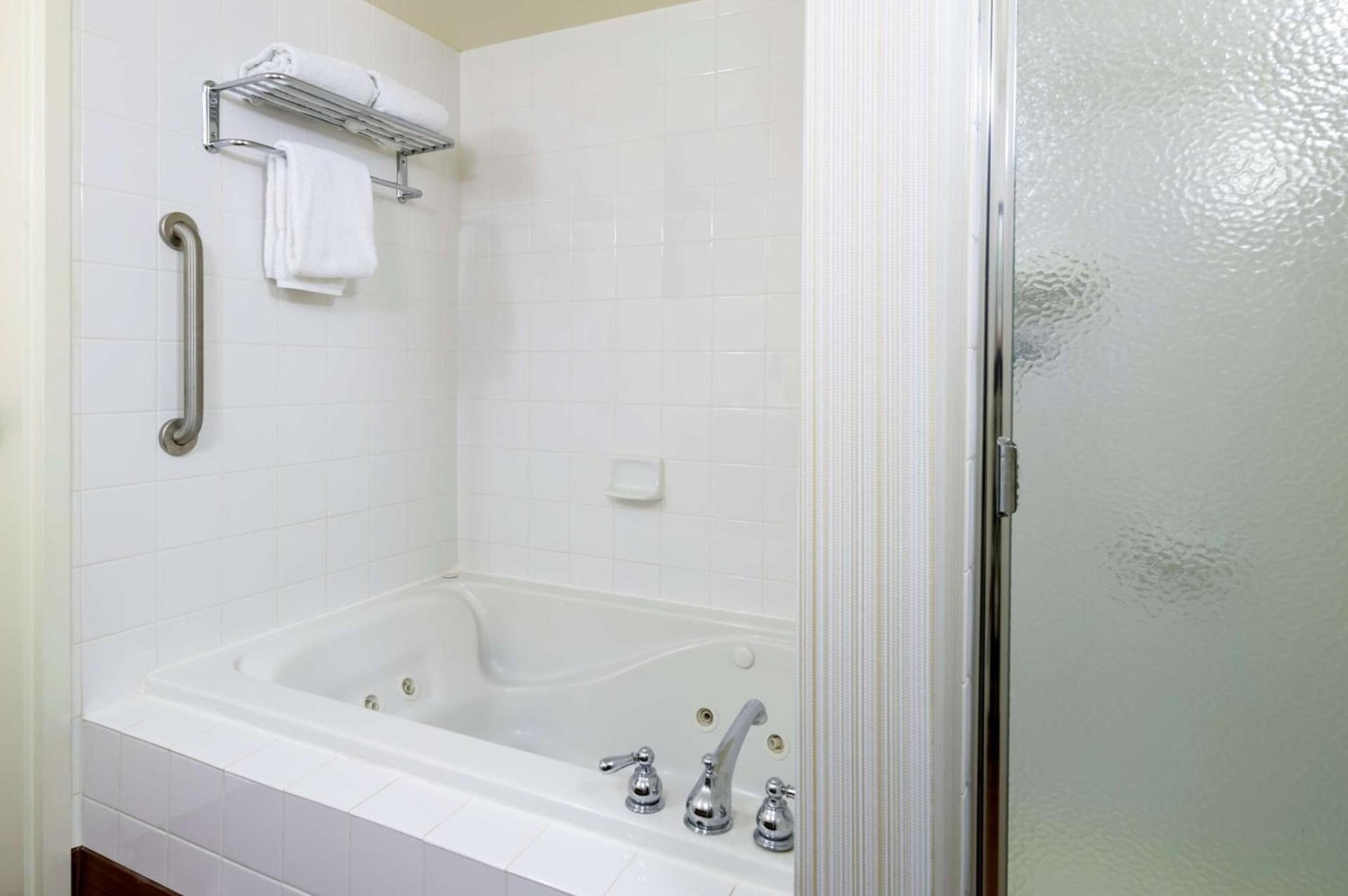 Hilton Garden Inn Edison/Raritan Center photo 26